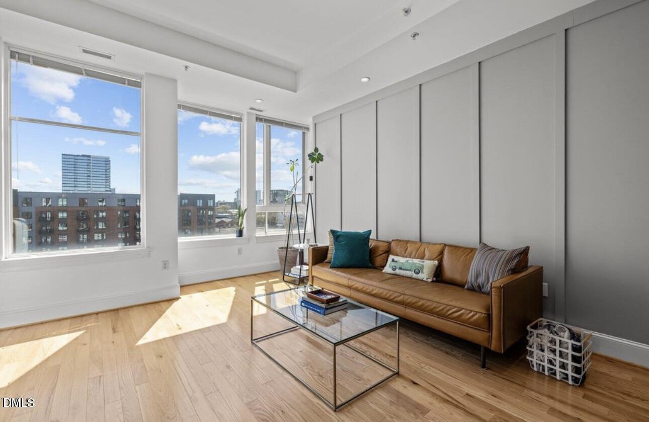 400 W North Street 900