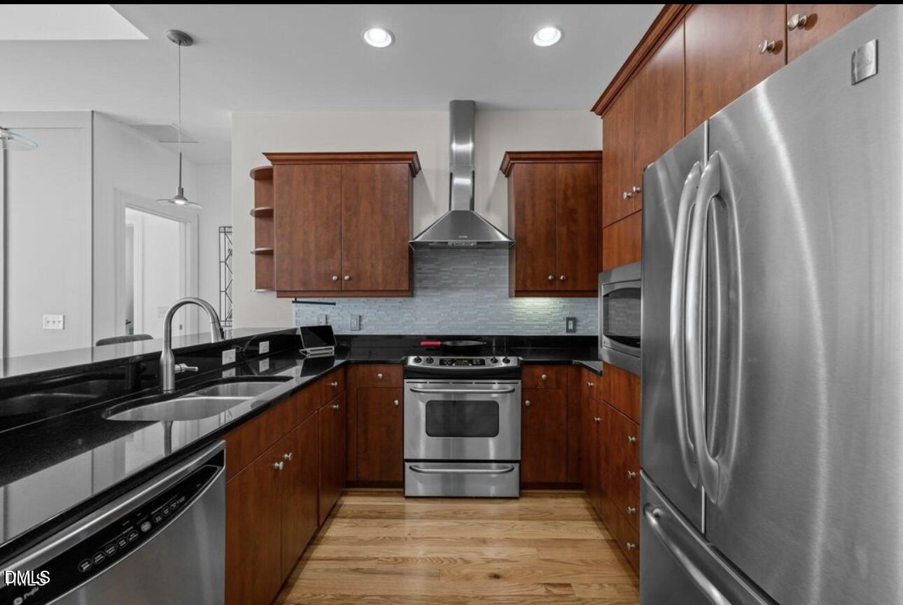 400 W North Street 900