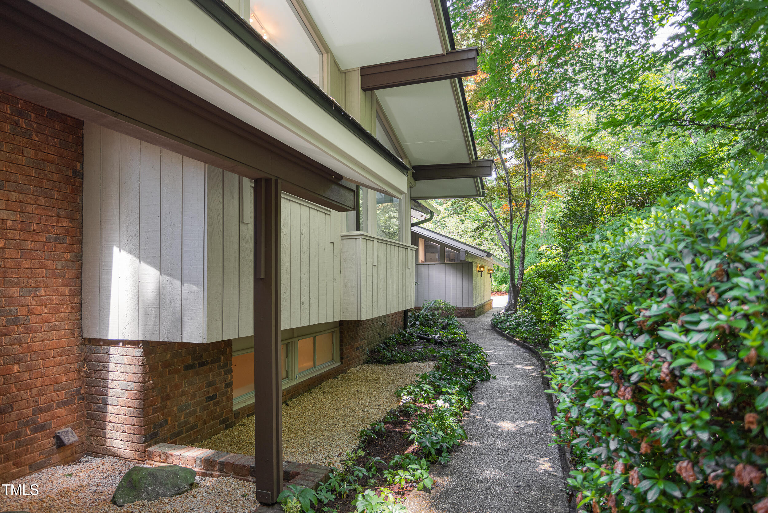 1604 Pinecrest Road