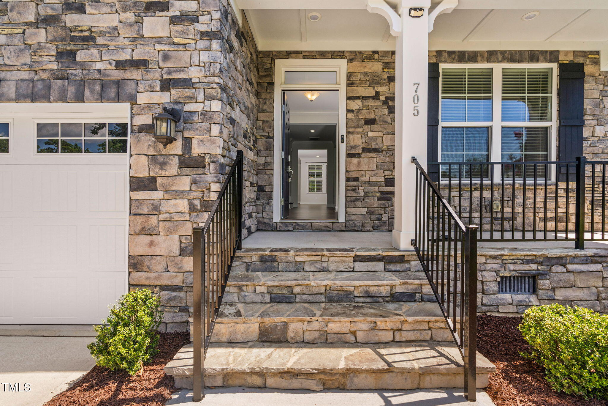 705 Blue Pointe Path
