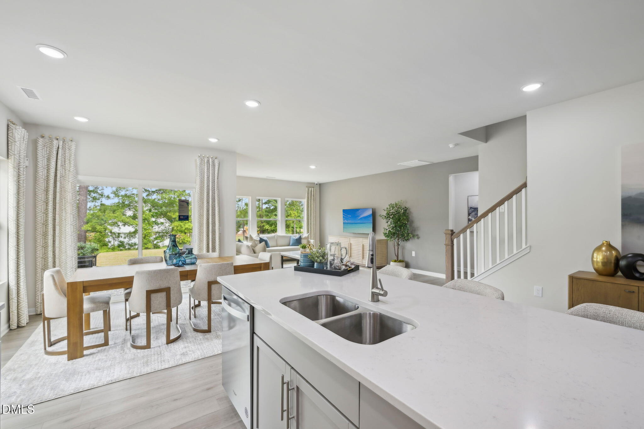 736 Red River Drive