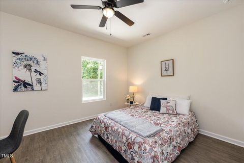 Duplex in Burlington NC 2252-2254 Pinecroft Drive 15.jpg