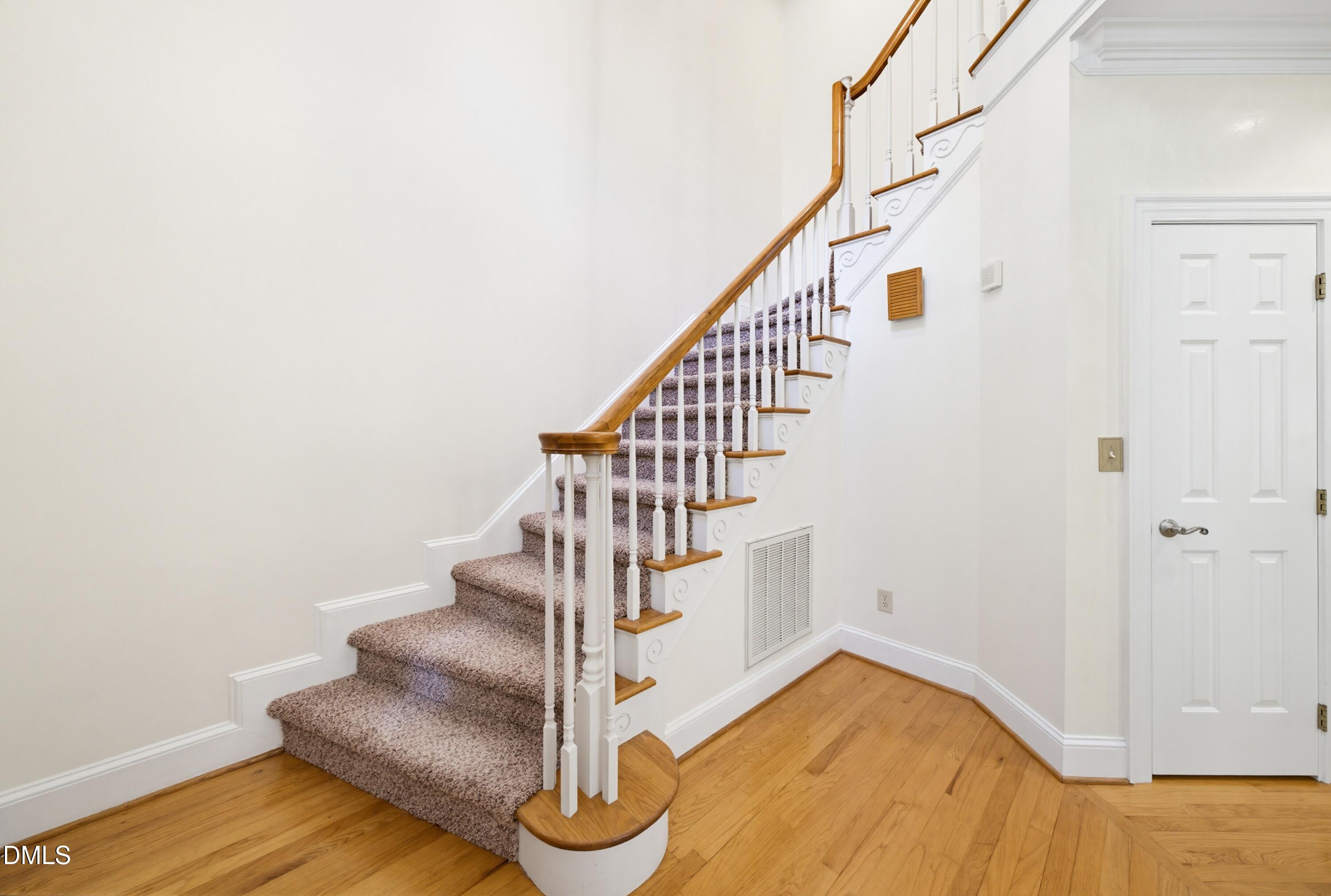 6117 Weobley Lane