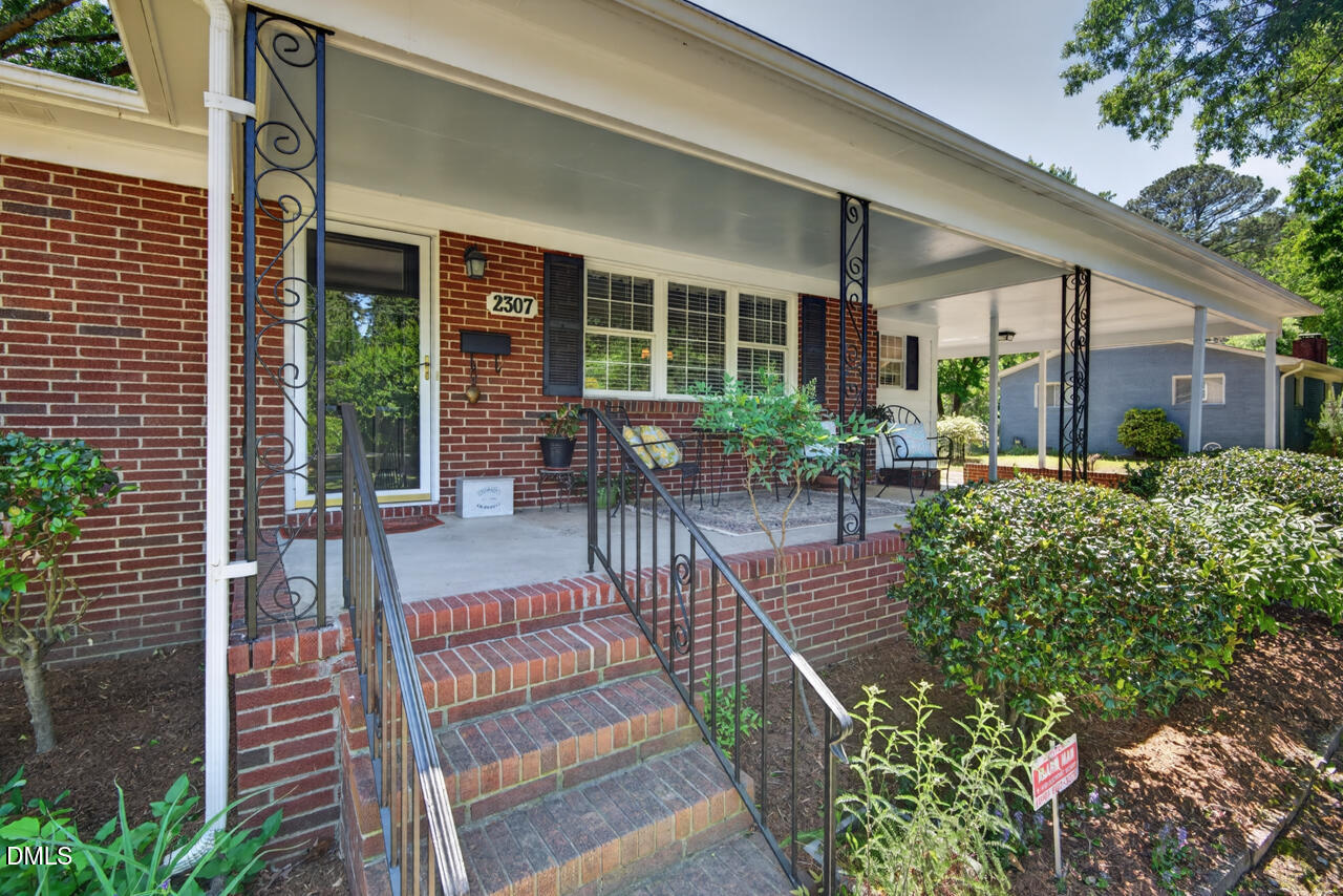 2307 W Carver Street