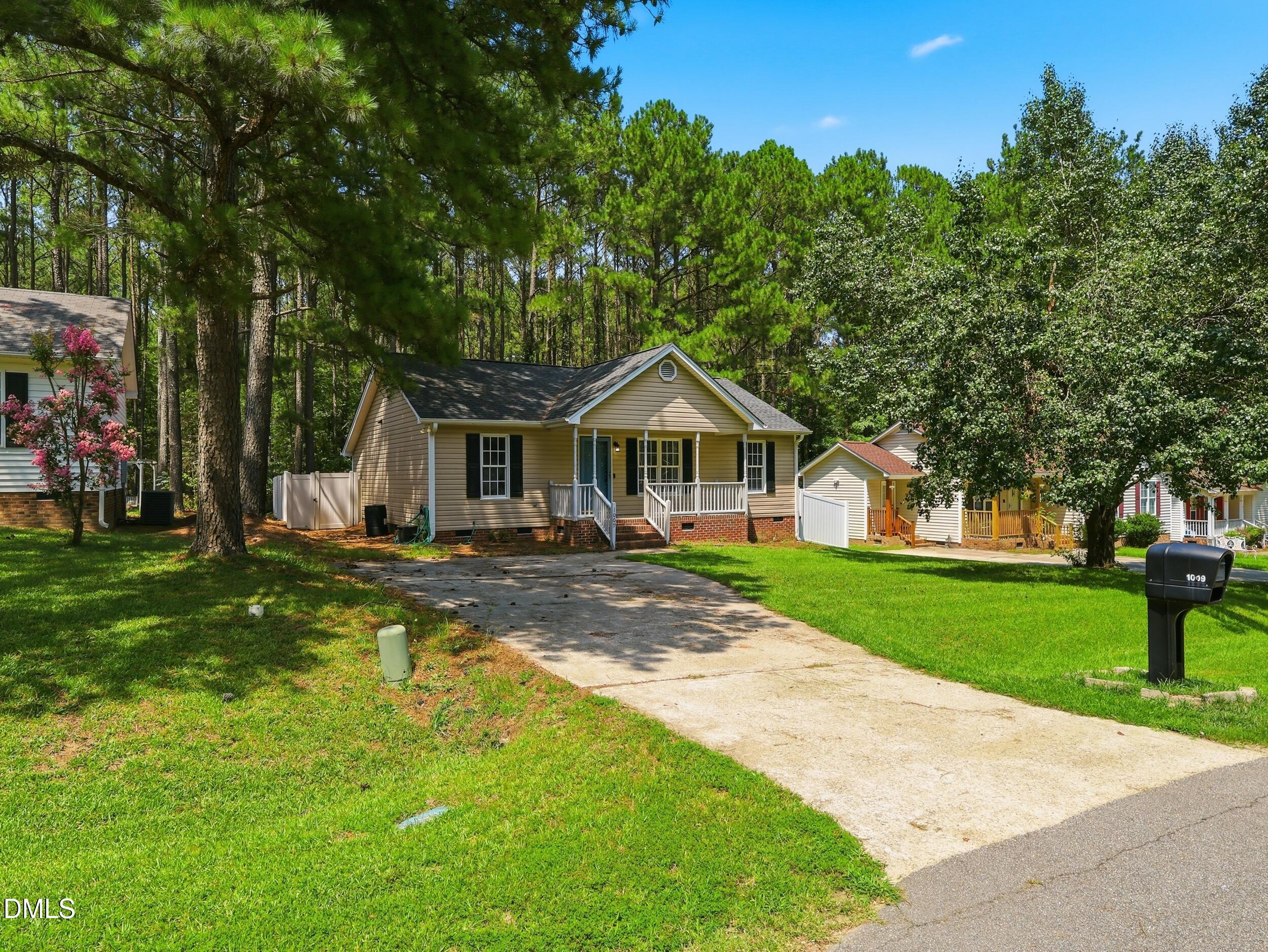 1009 Amber Acres Lane