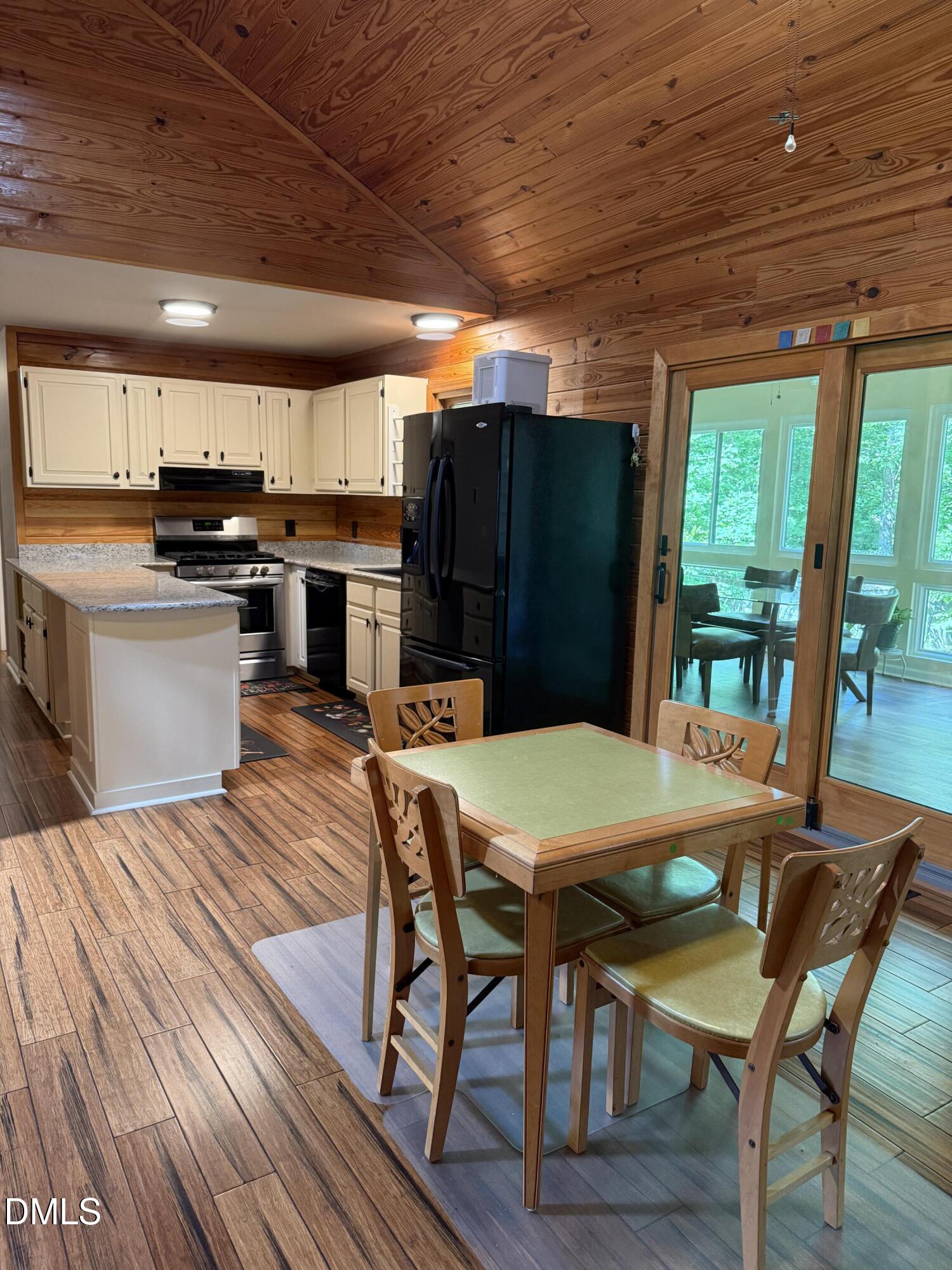 3216 Oak Knob Court
