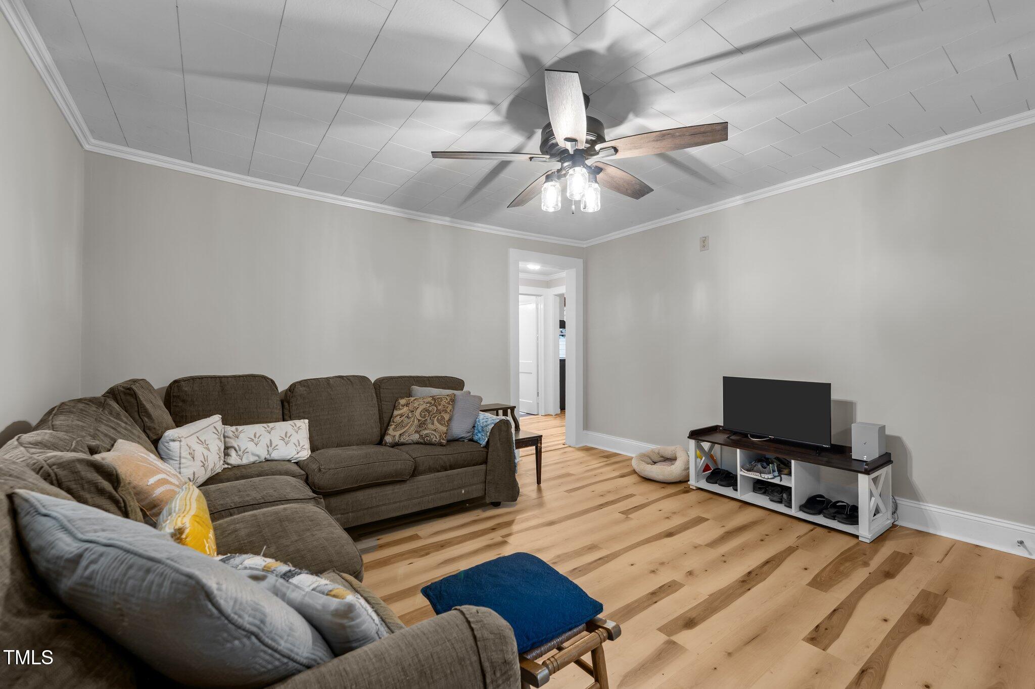 1105 Hawthorne Lane