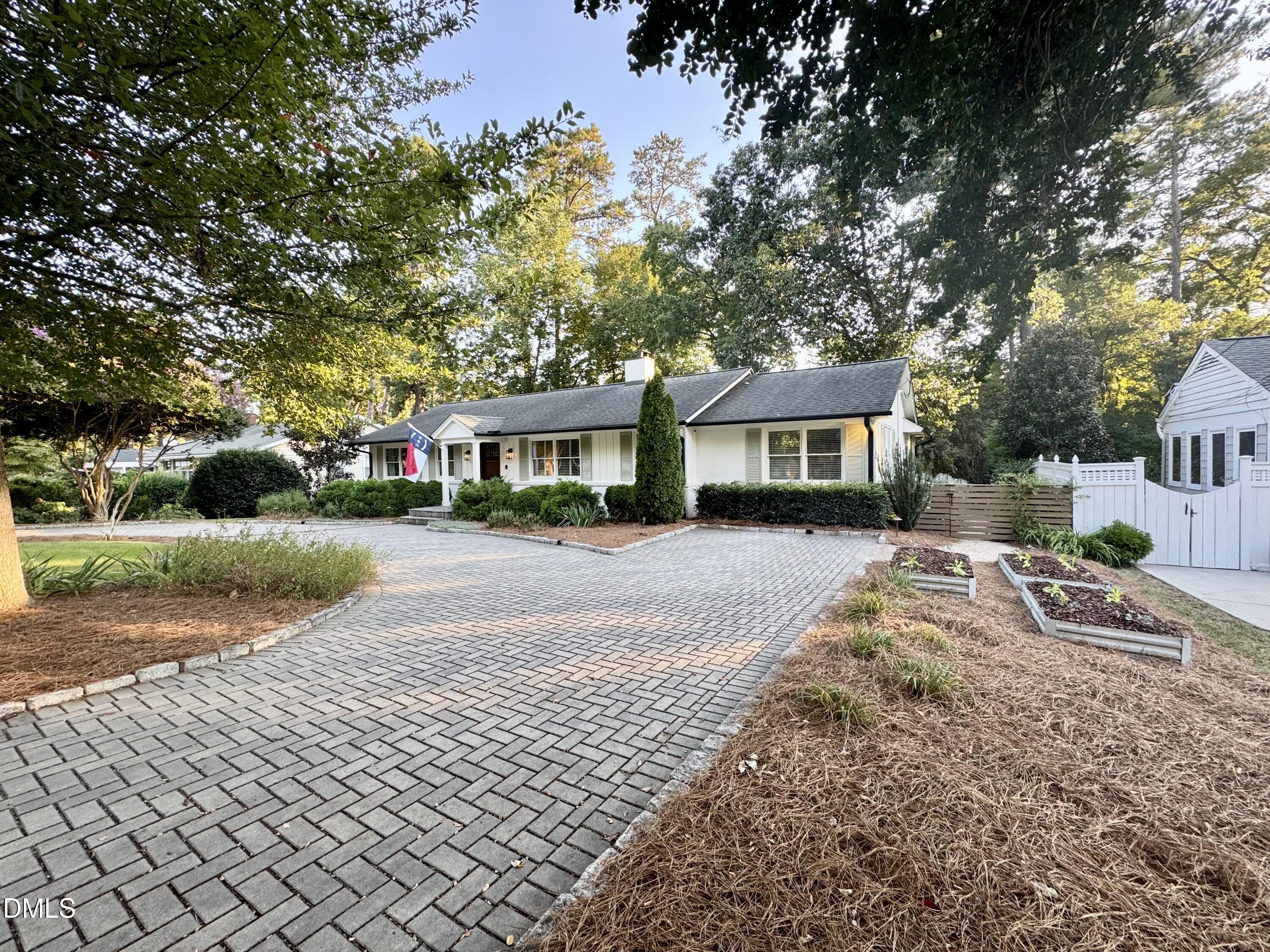 212 E Drewry Lane