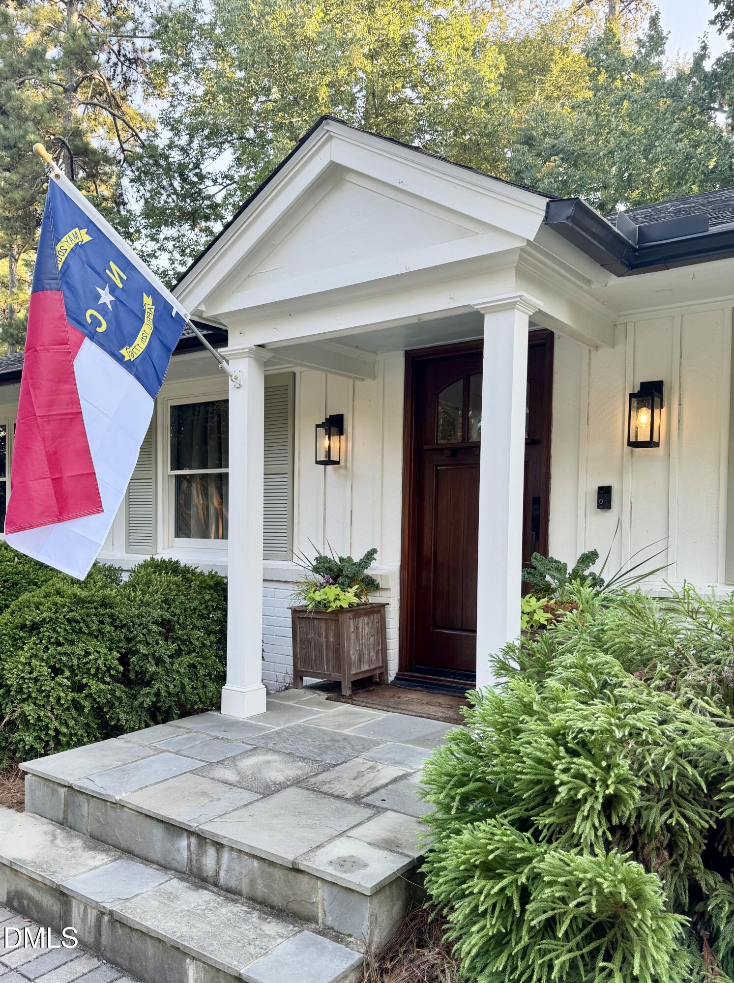 212 E Drewry Lane