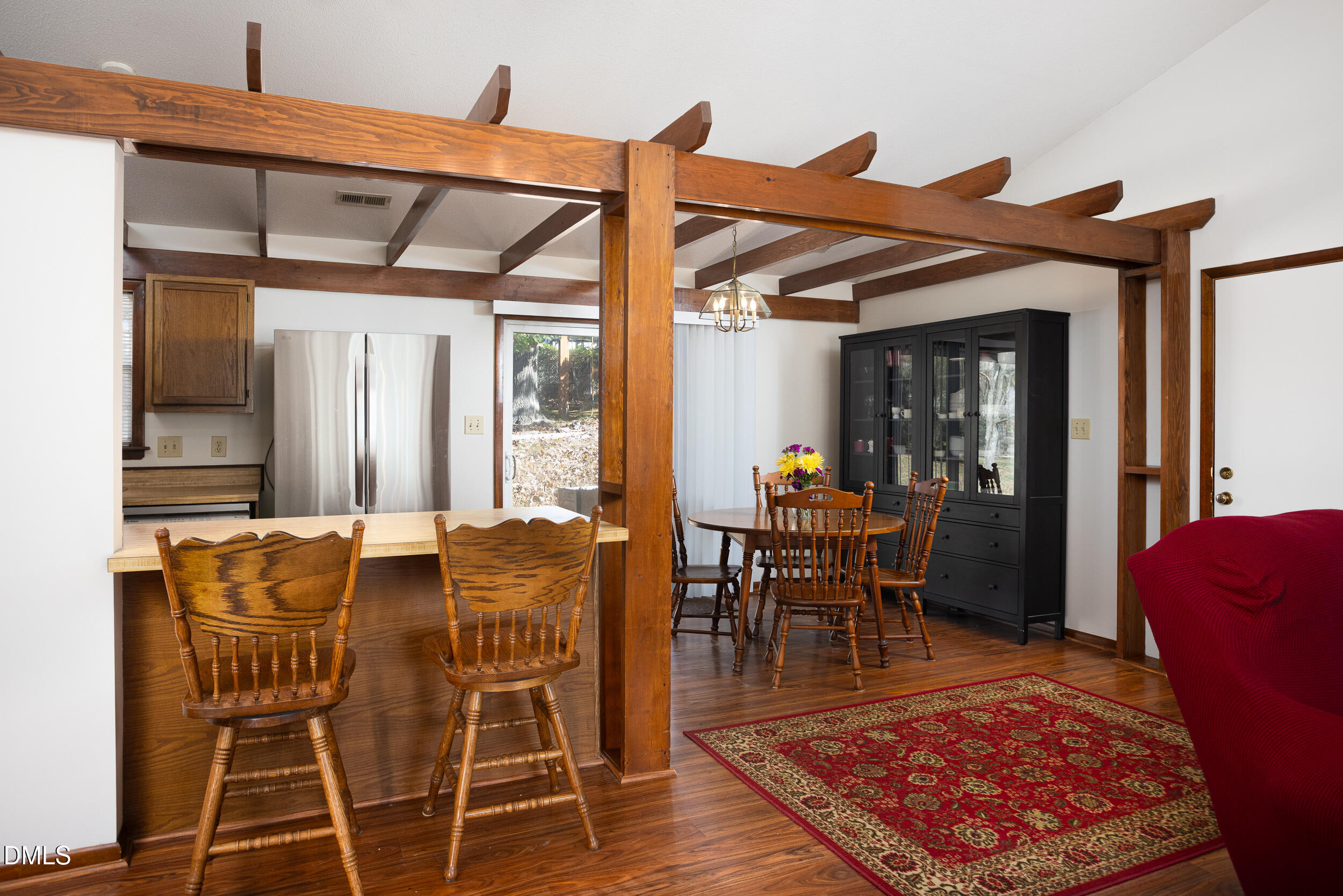 5520 Round Hill Lane