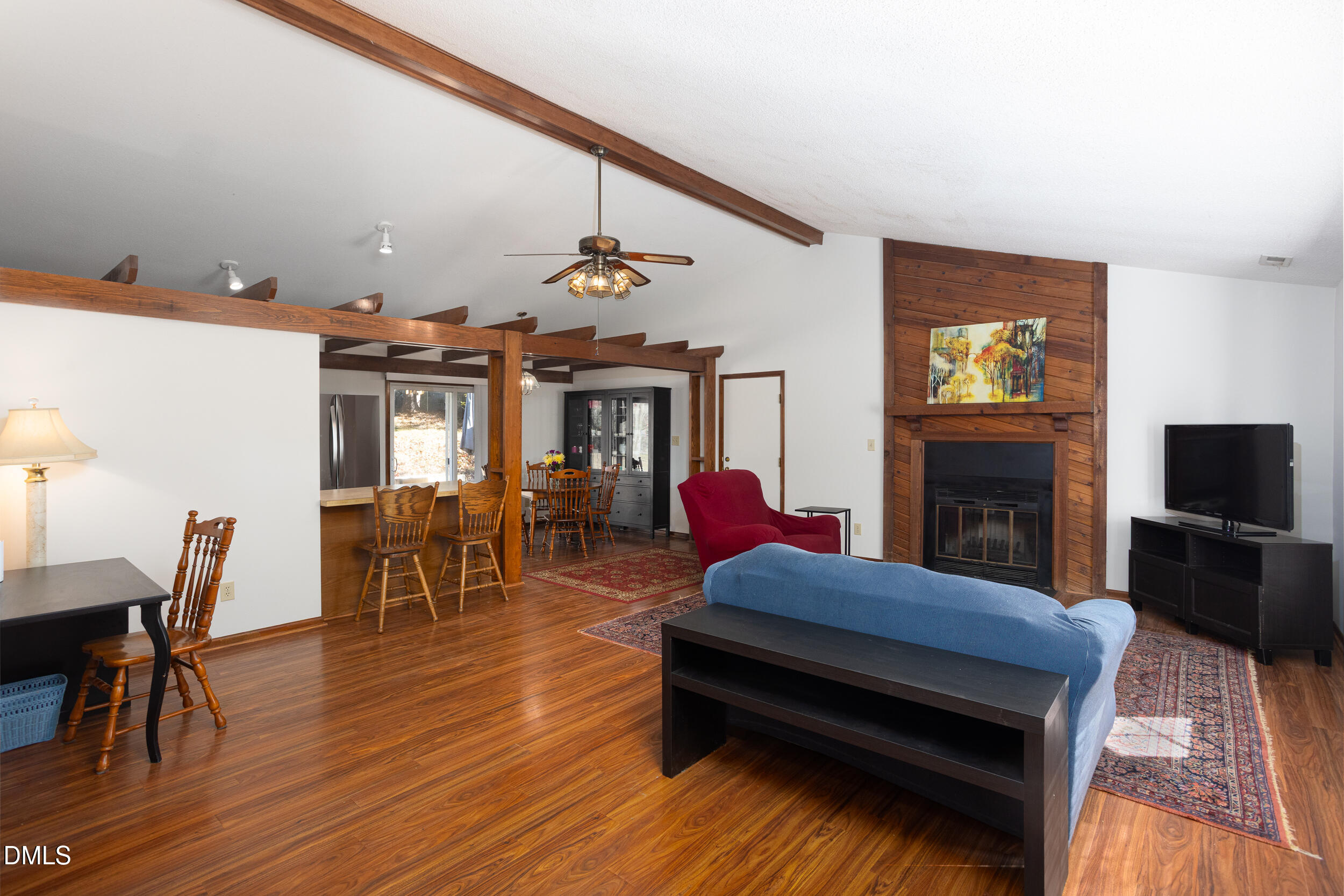 5520 Round Hill Lane