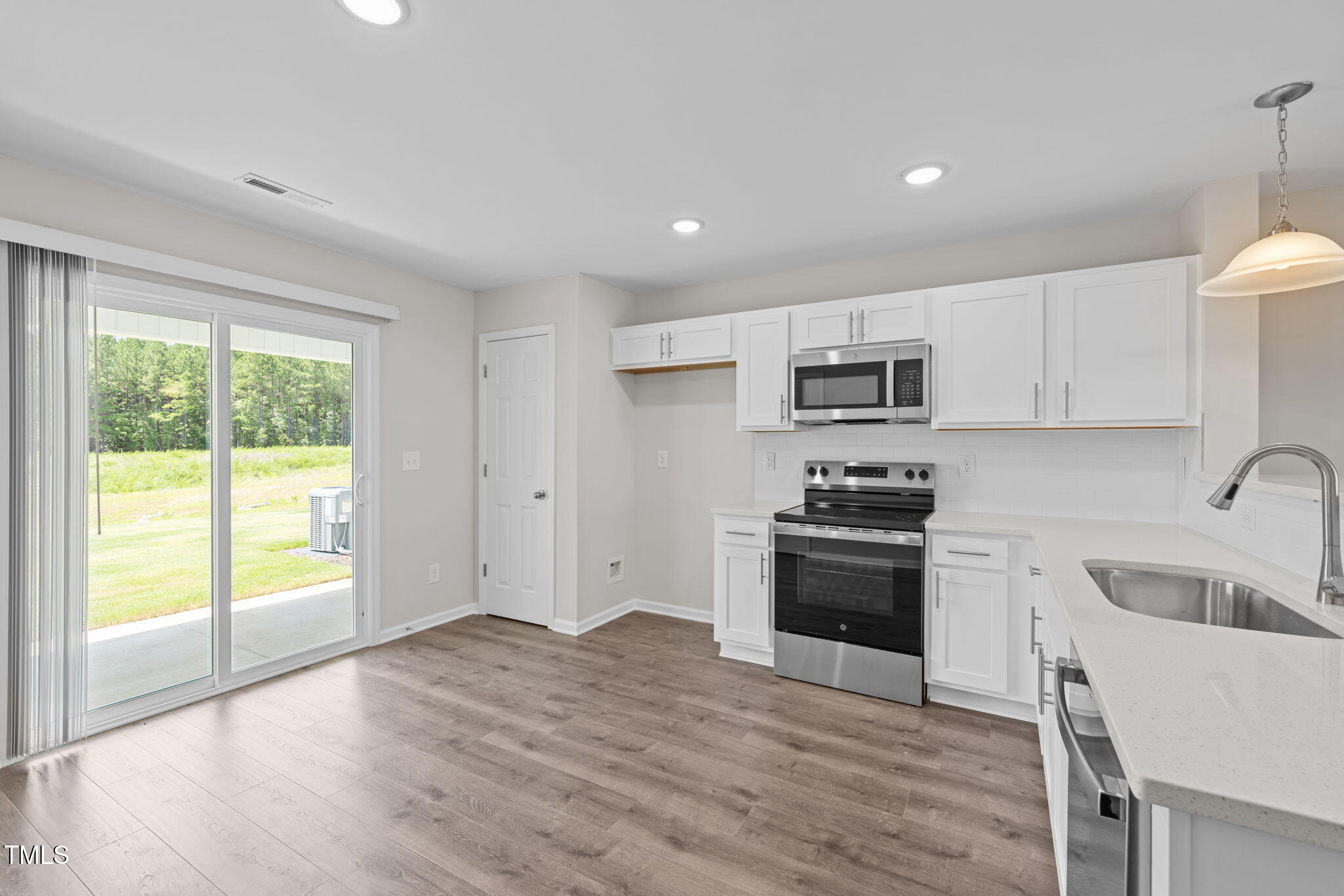 1043 Peony Lane