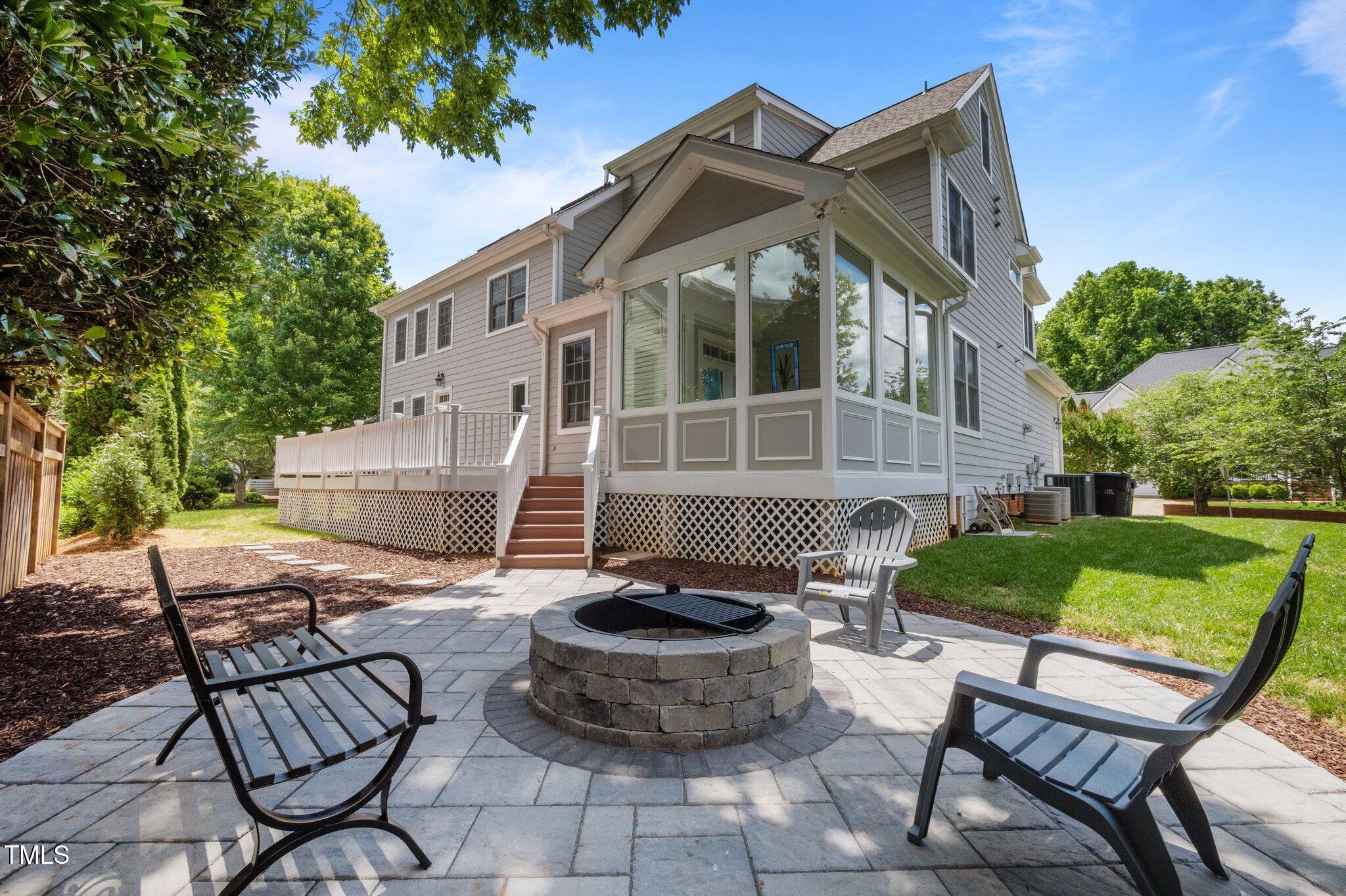 100 Maywood Way