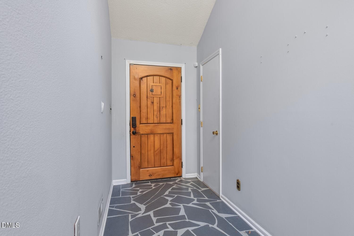 3026 Carriage Trail