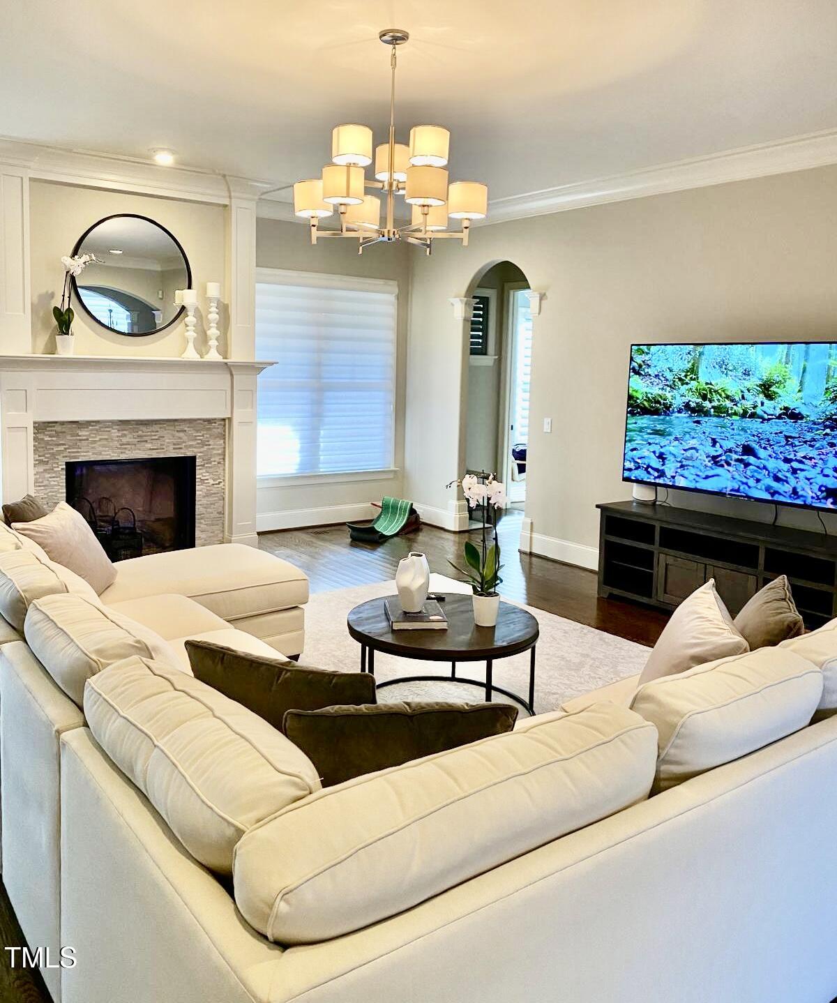2500 Shadow Hills Ct Court