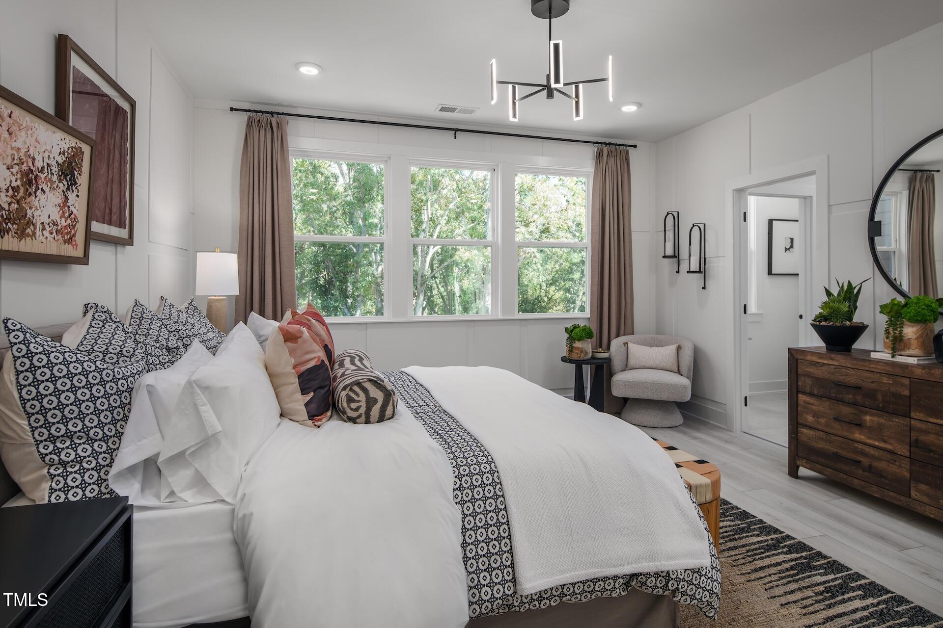 1005 Regalia Road 32