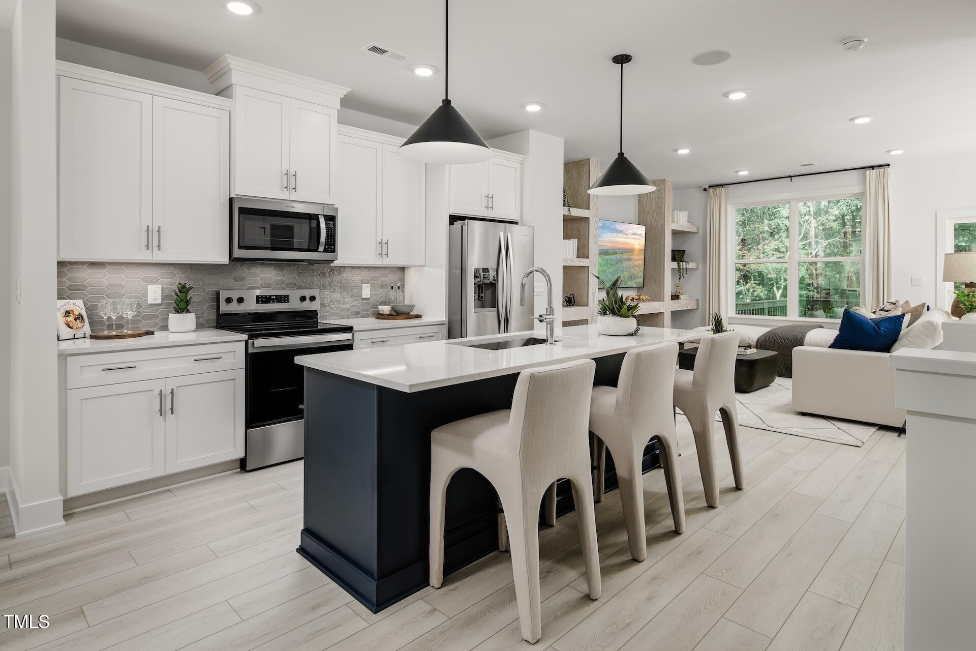 1005 Regalia Road 32