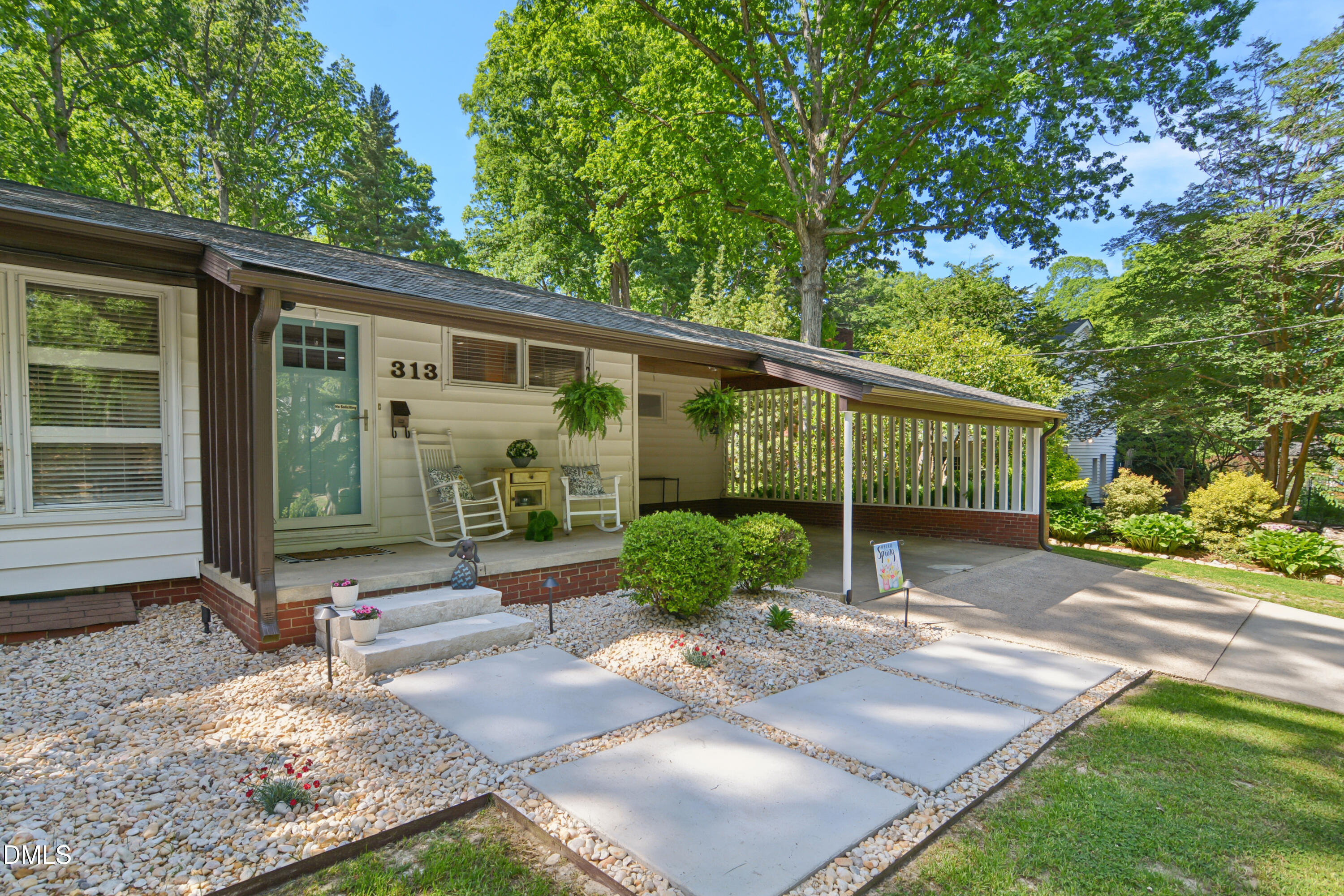 313 Robert Street
