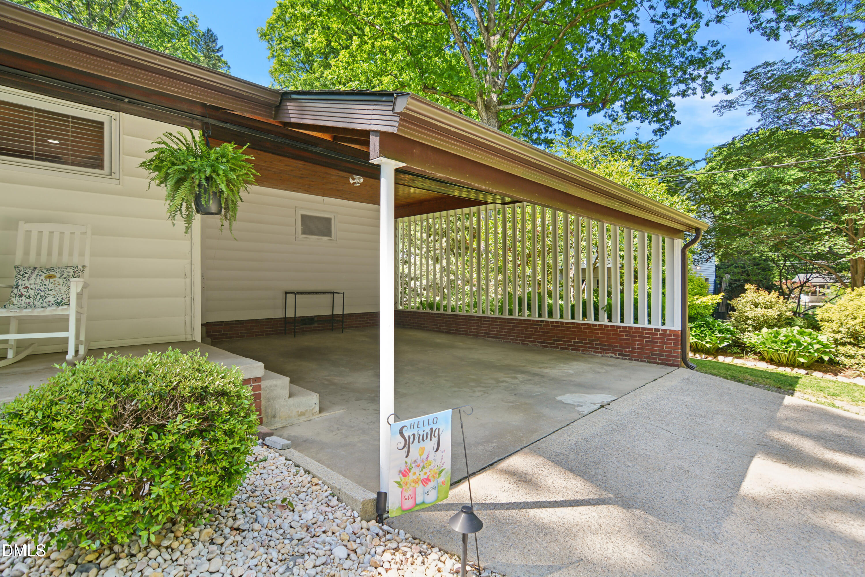 313 Robert Street