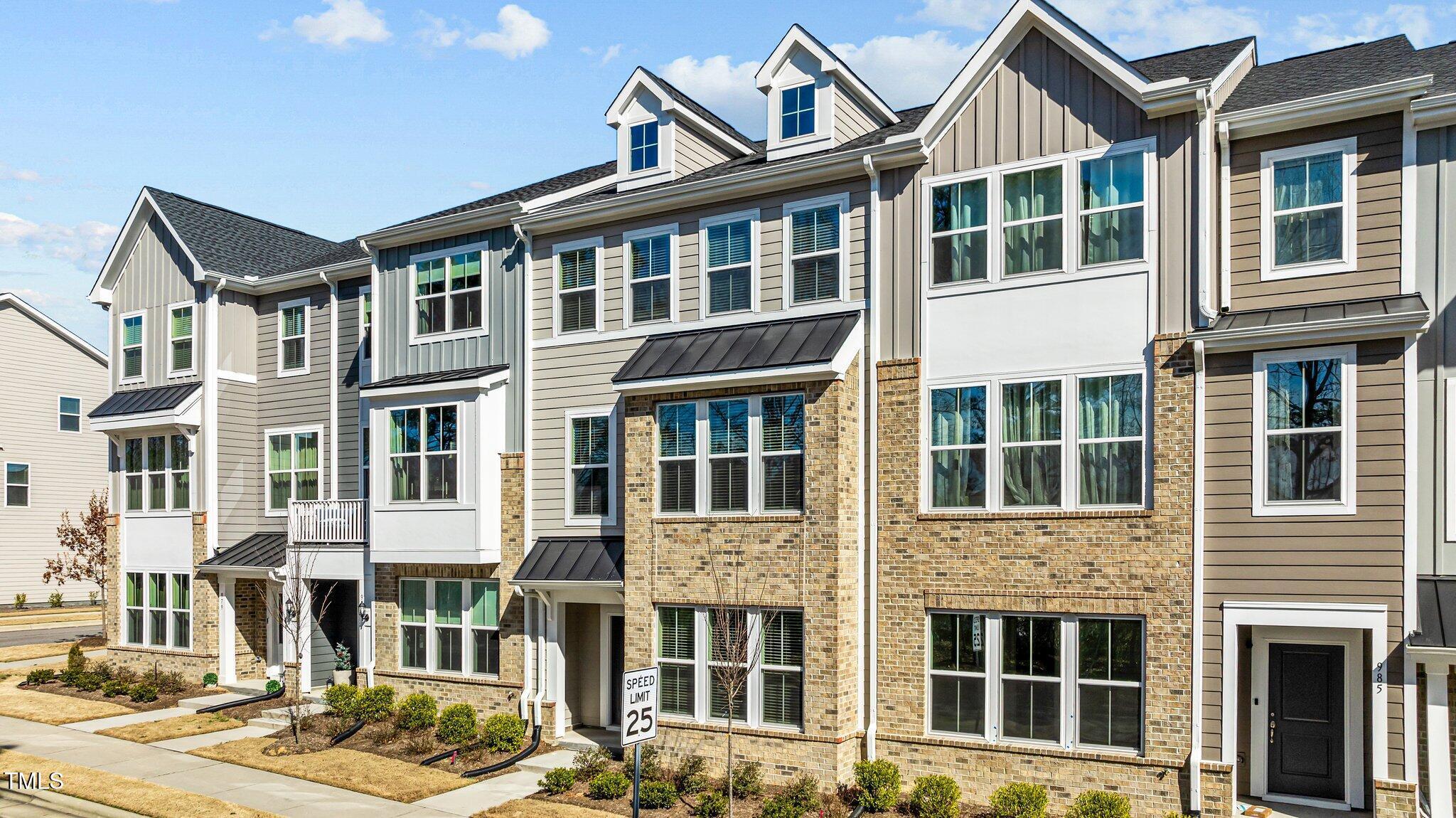 983 Parkstone Towne Boulevard