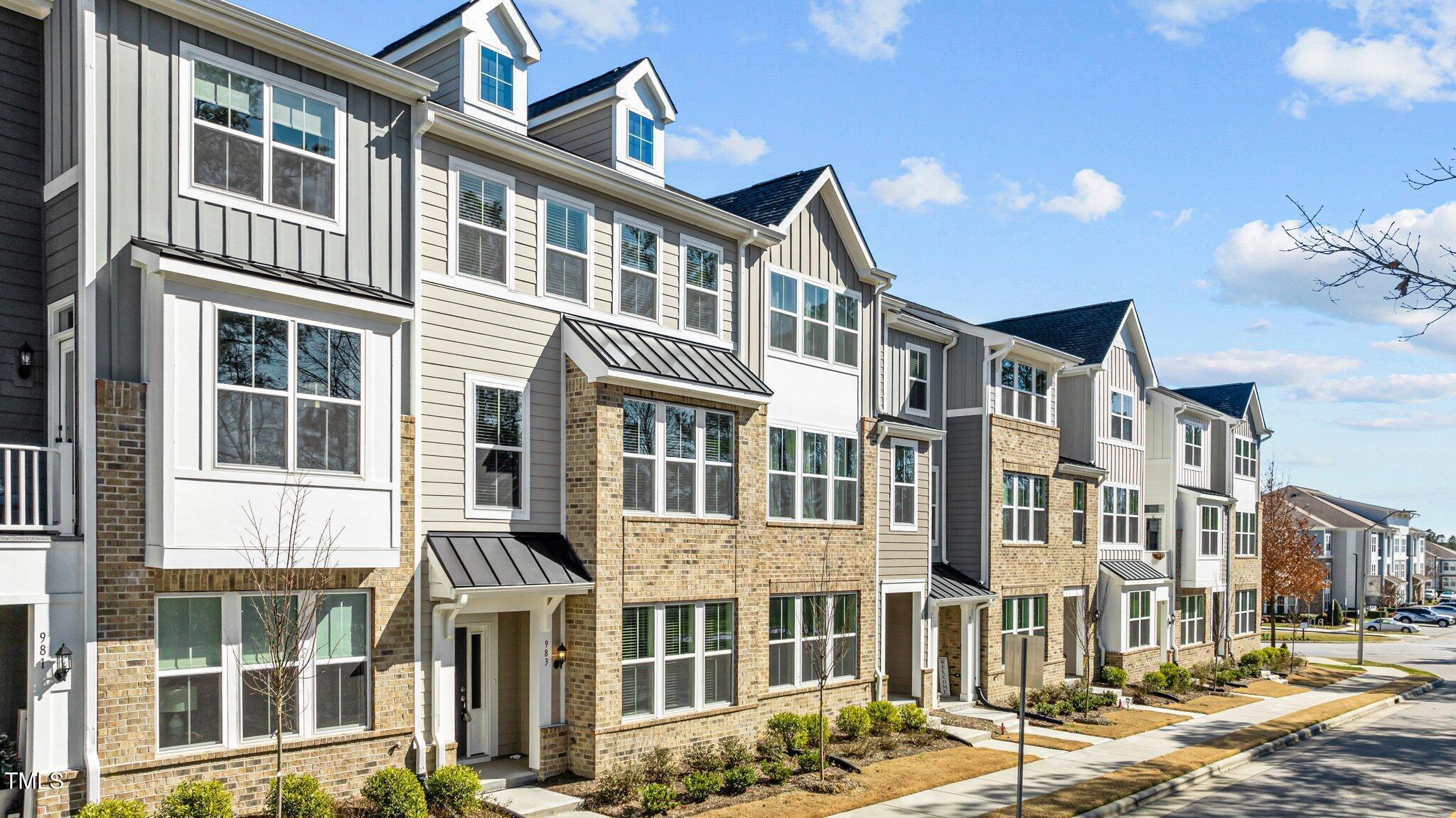 983 Parkstone Towne Boulevard