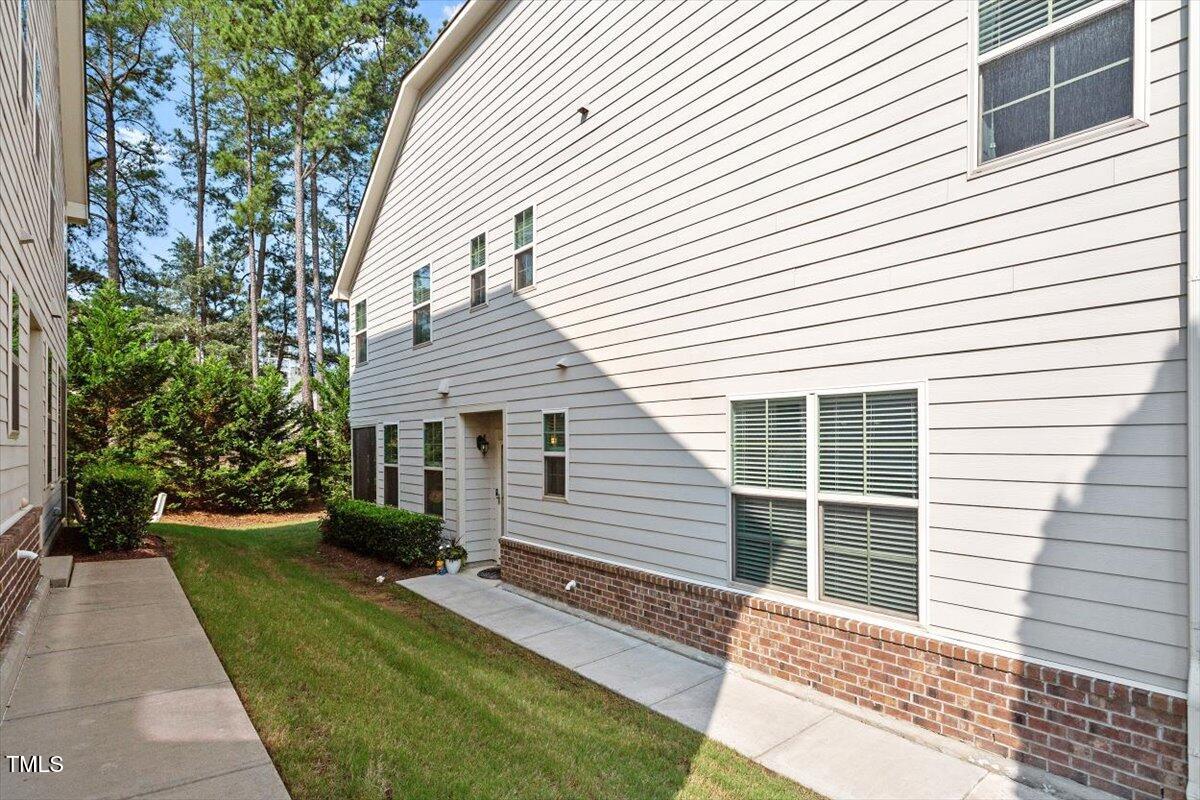 10037 Lynnberry Place