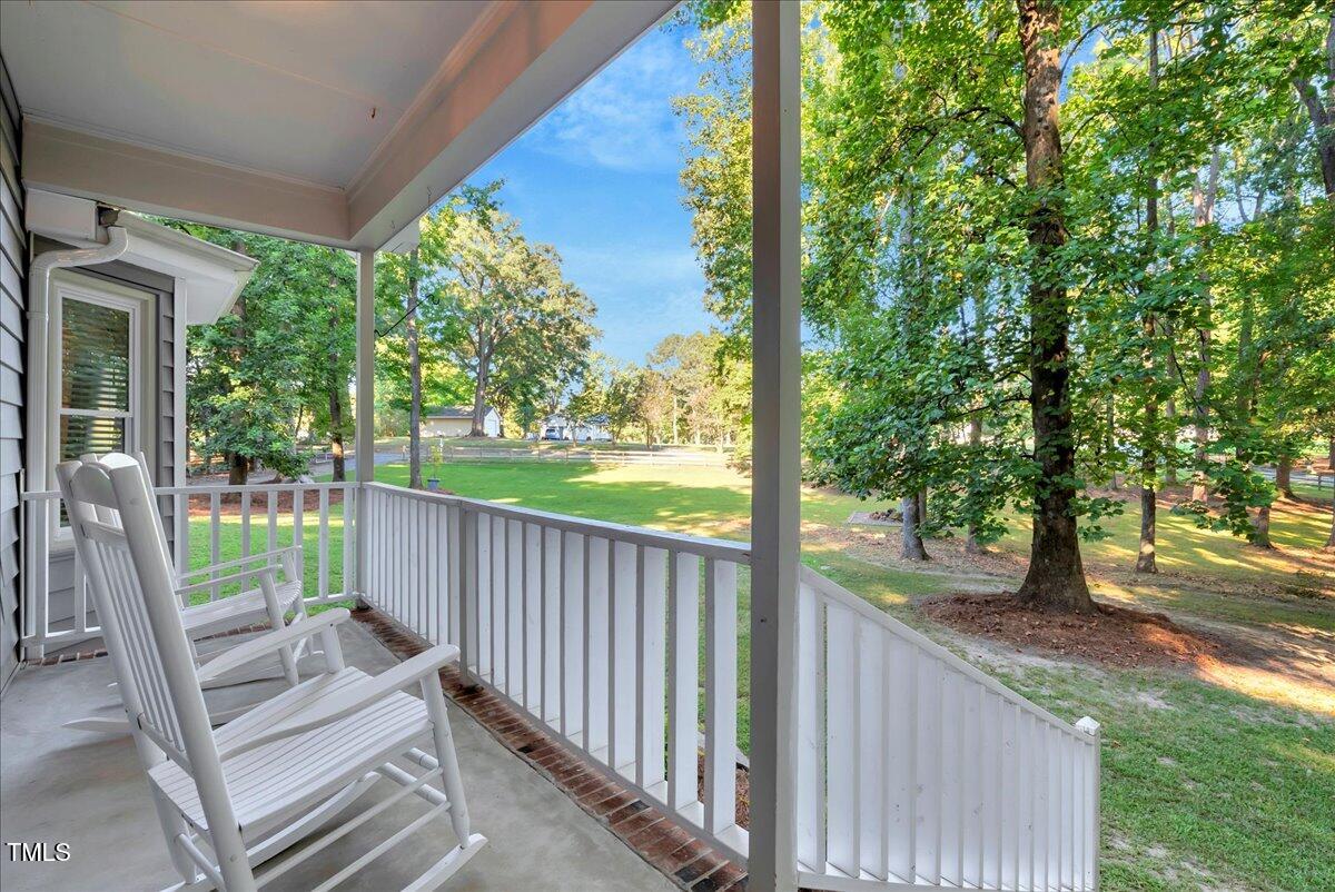 113 White Oak Ct. Court
