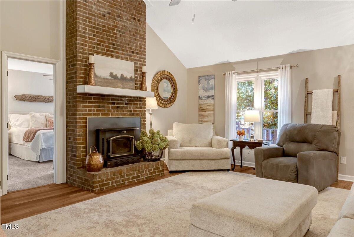 113 White Oak Ct. Court