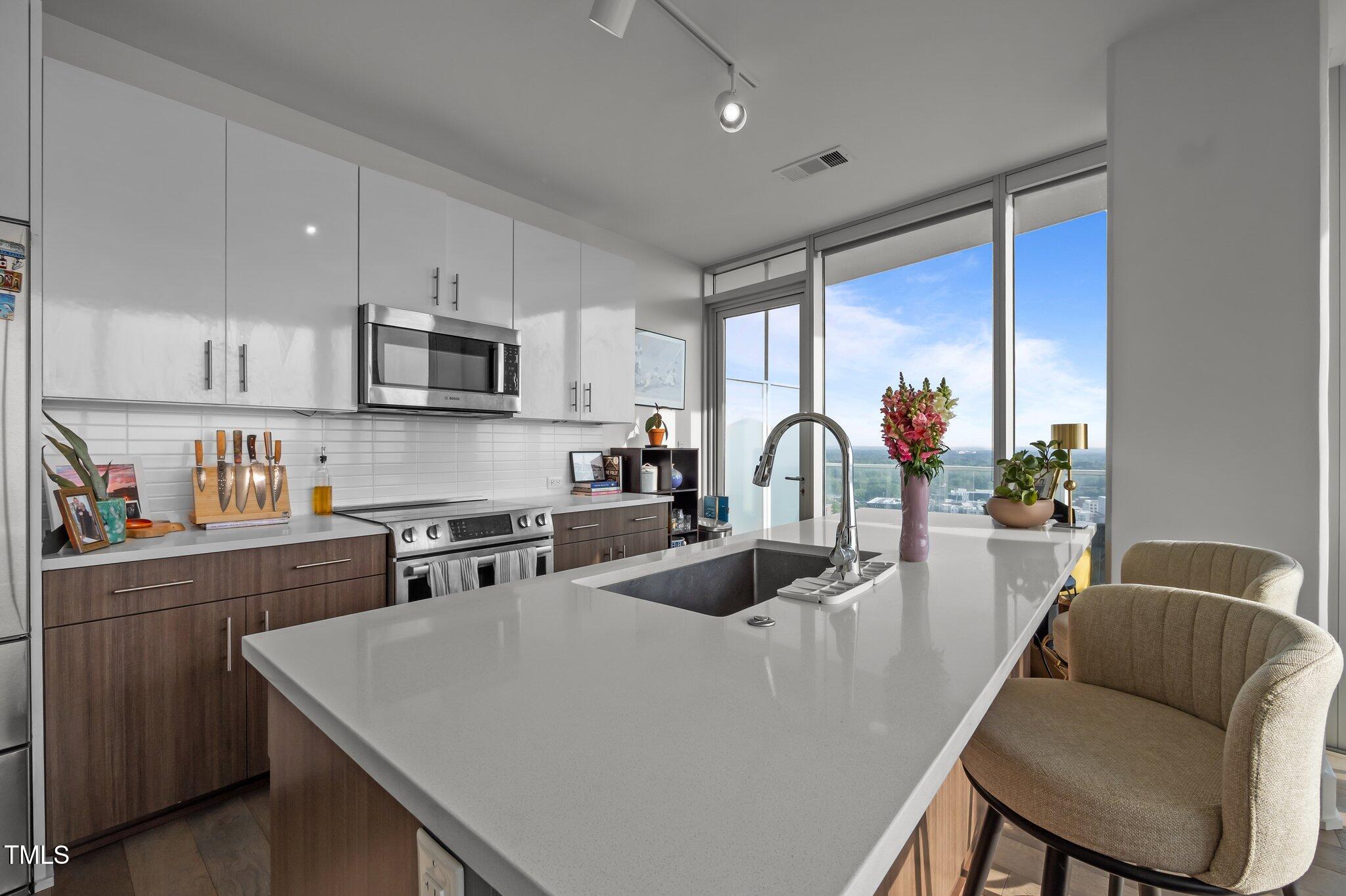 110 N Corcoran Street 2101