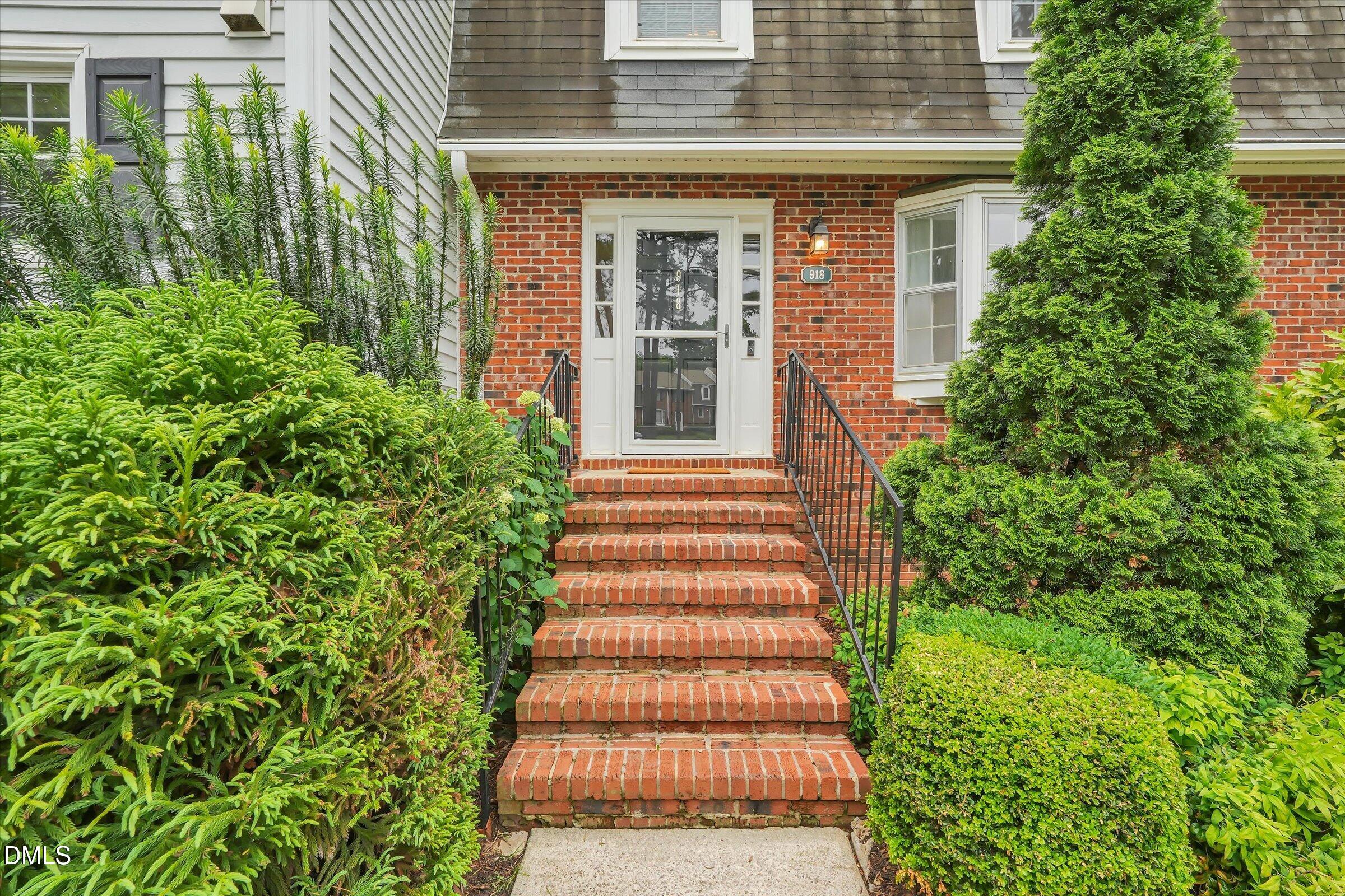 918 Hampshire Court