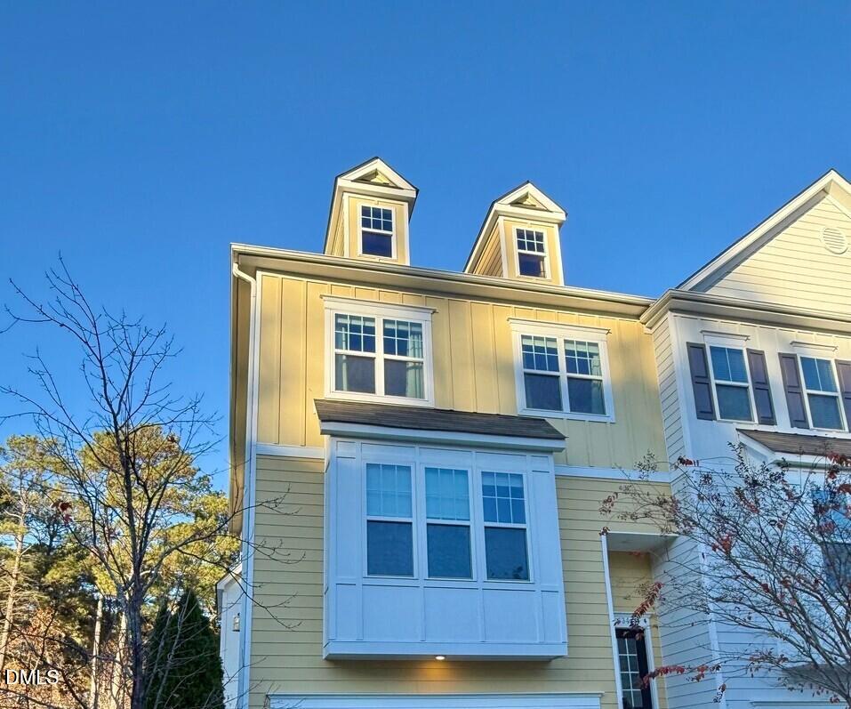 634 Edgewater Ridge Court