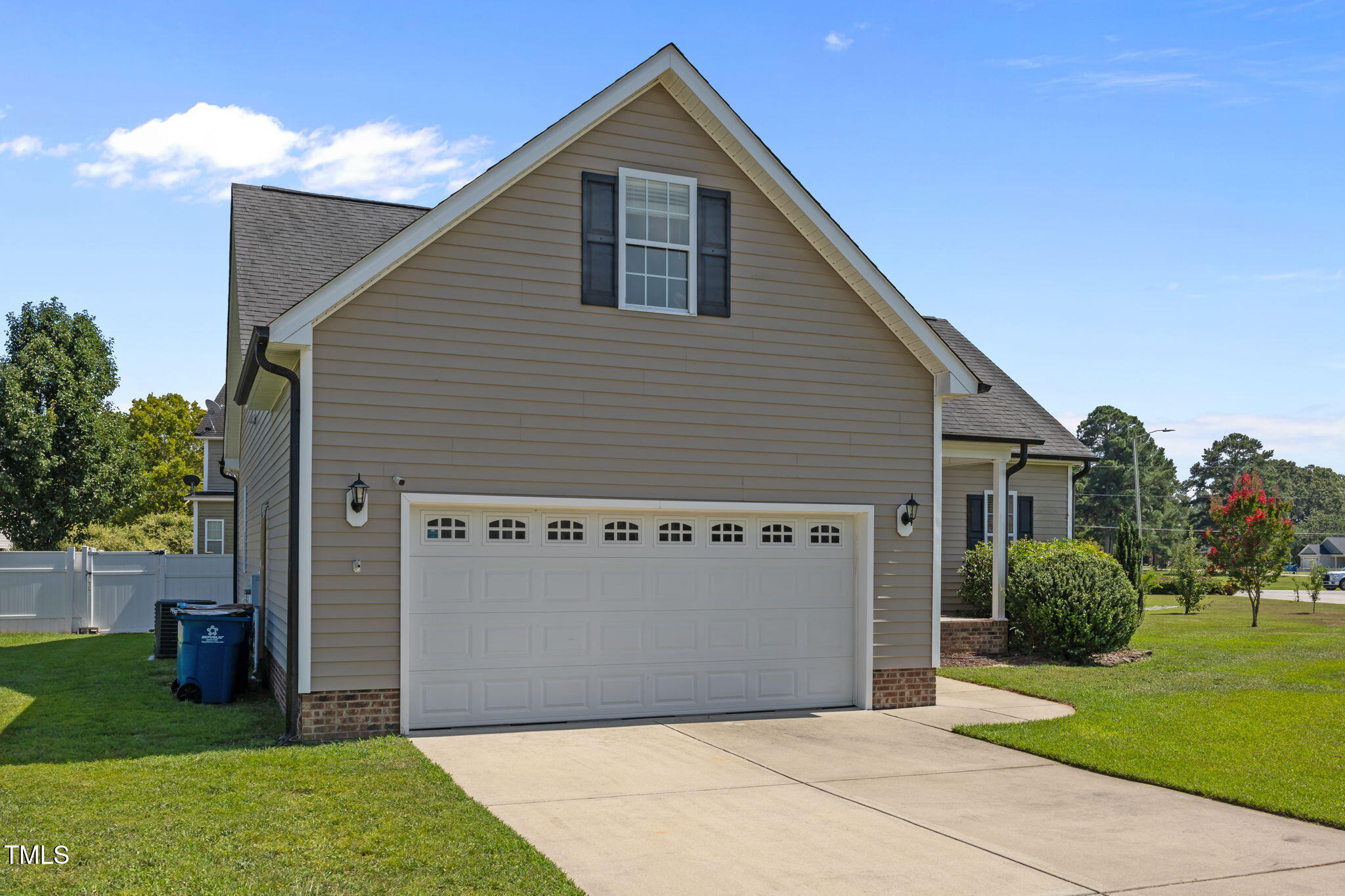 904 Willow Leaf Court