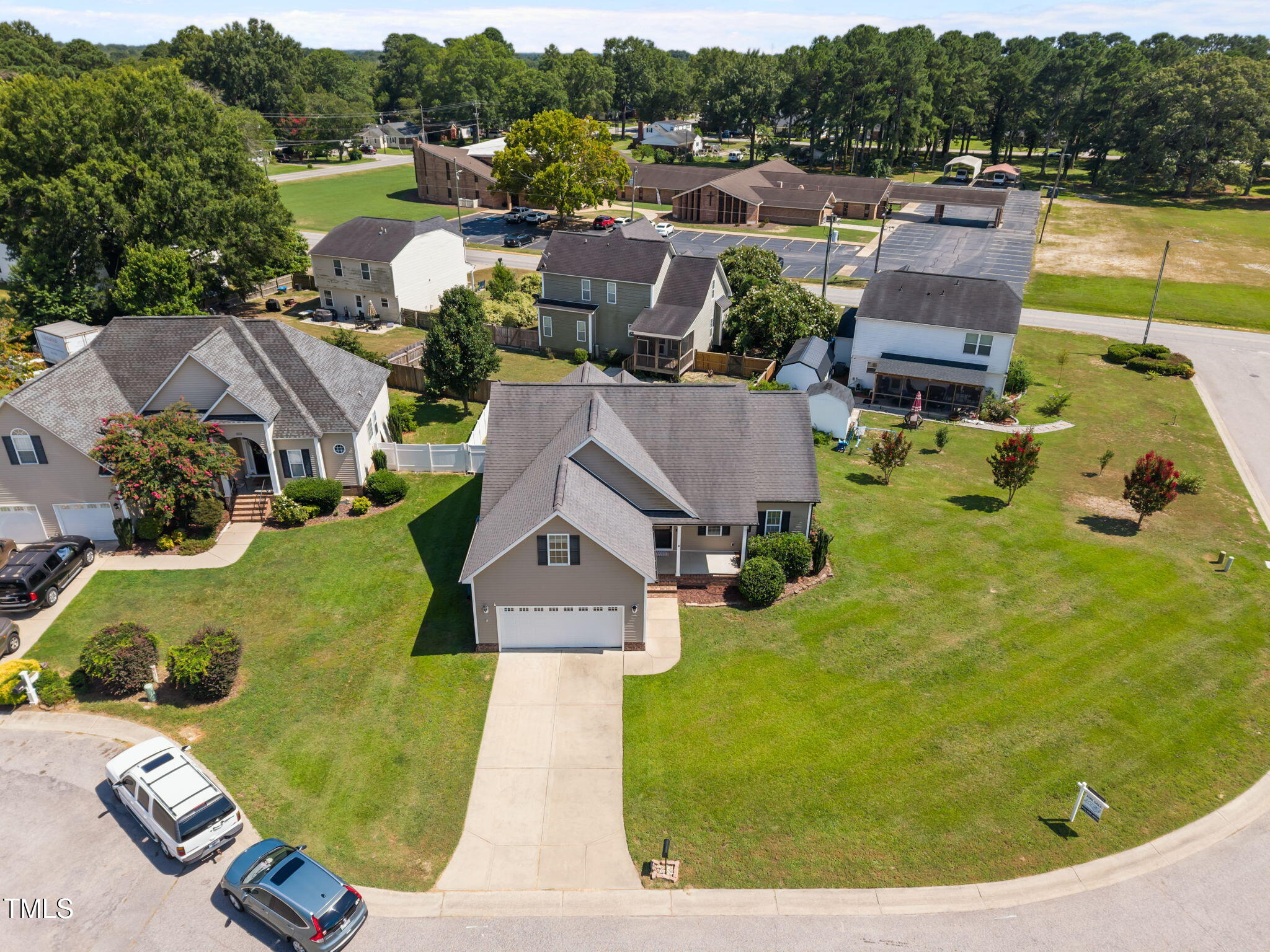 904 Willow Leaf Court