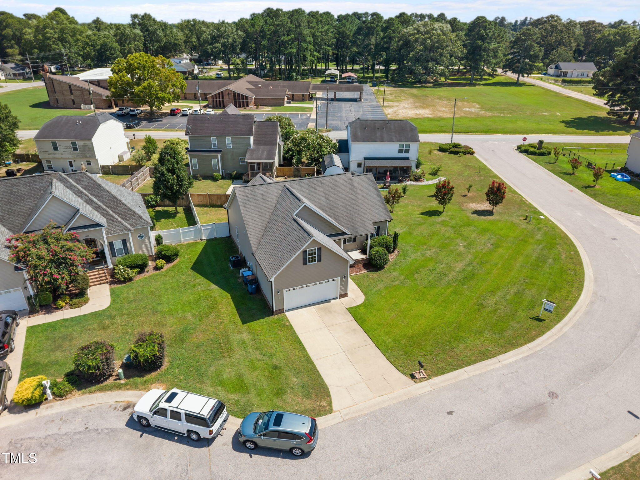 904 Willow Leaf Court
