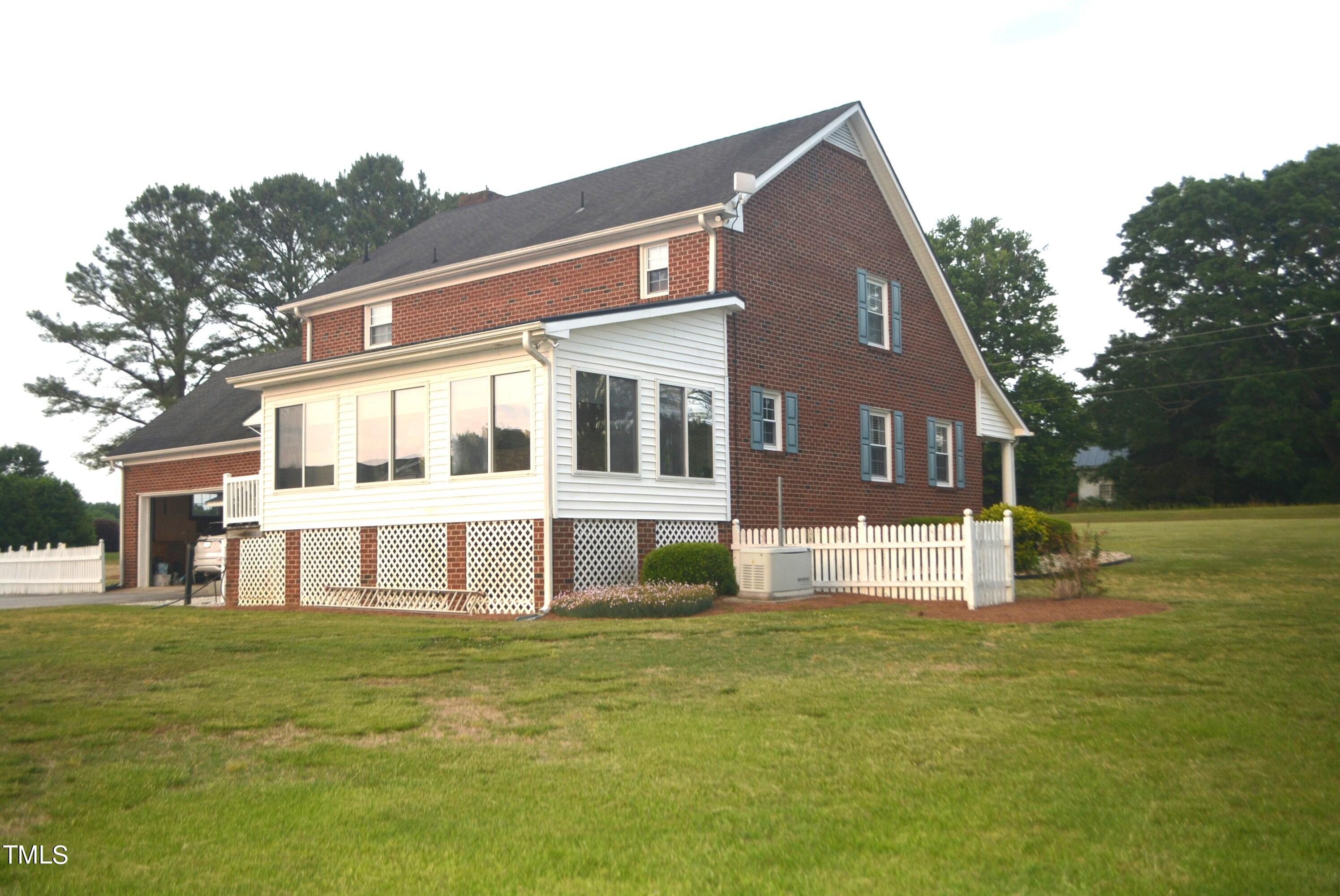 Photo 11 of 77 of 580 Bass Road house