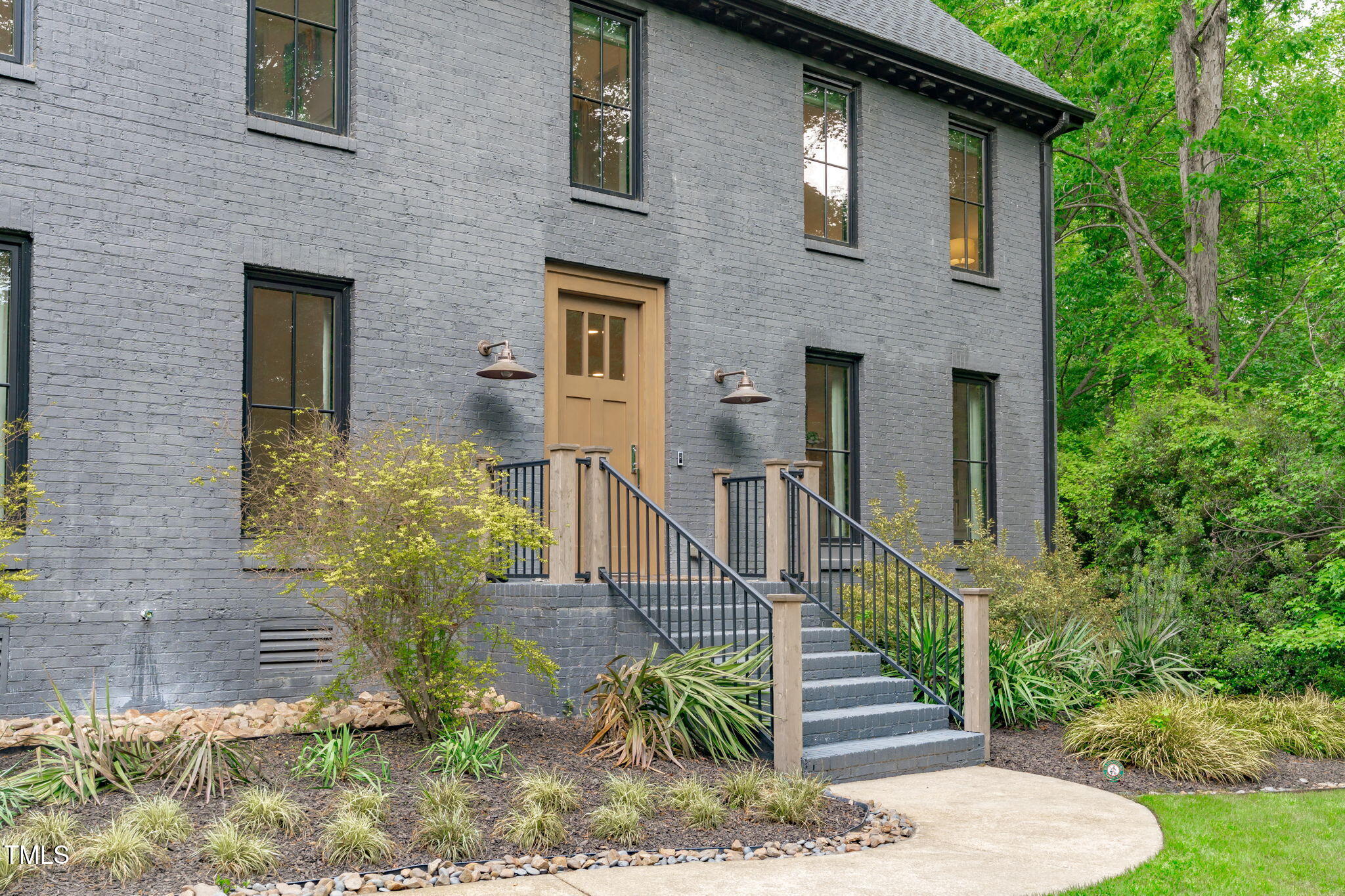 401 Brinkman Court