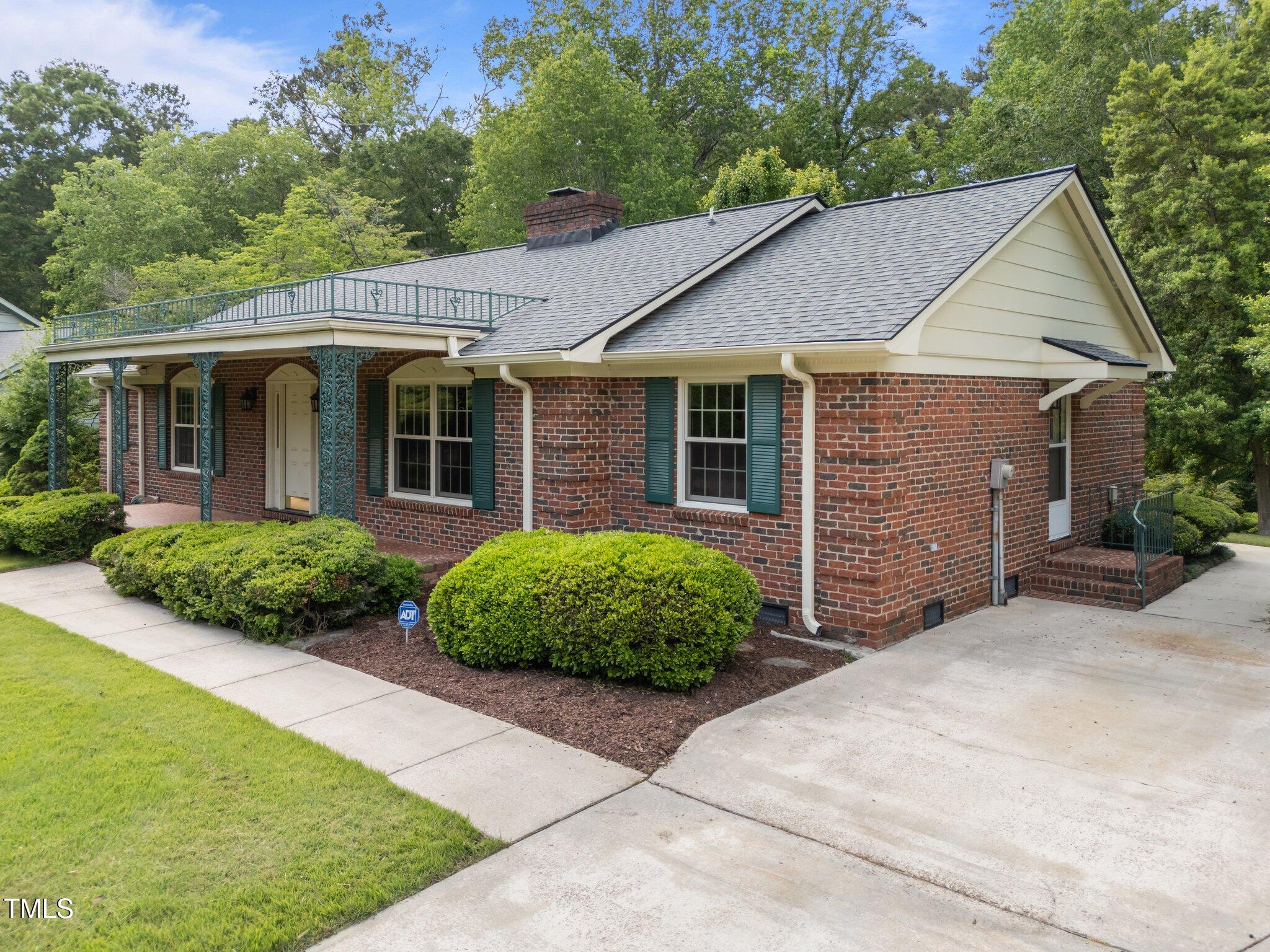 5529 Shadowbrook Drive