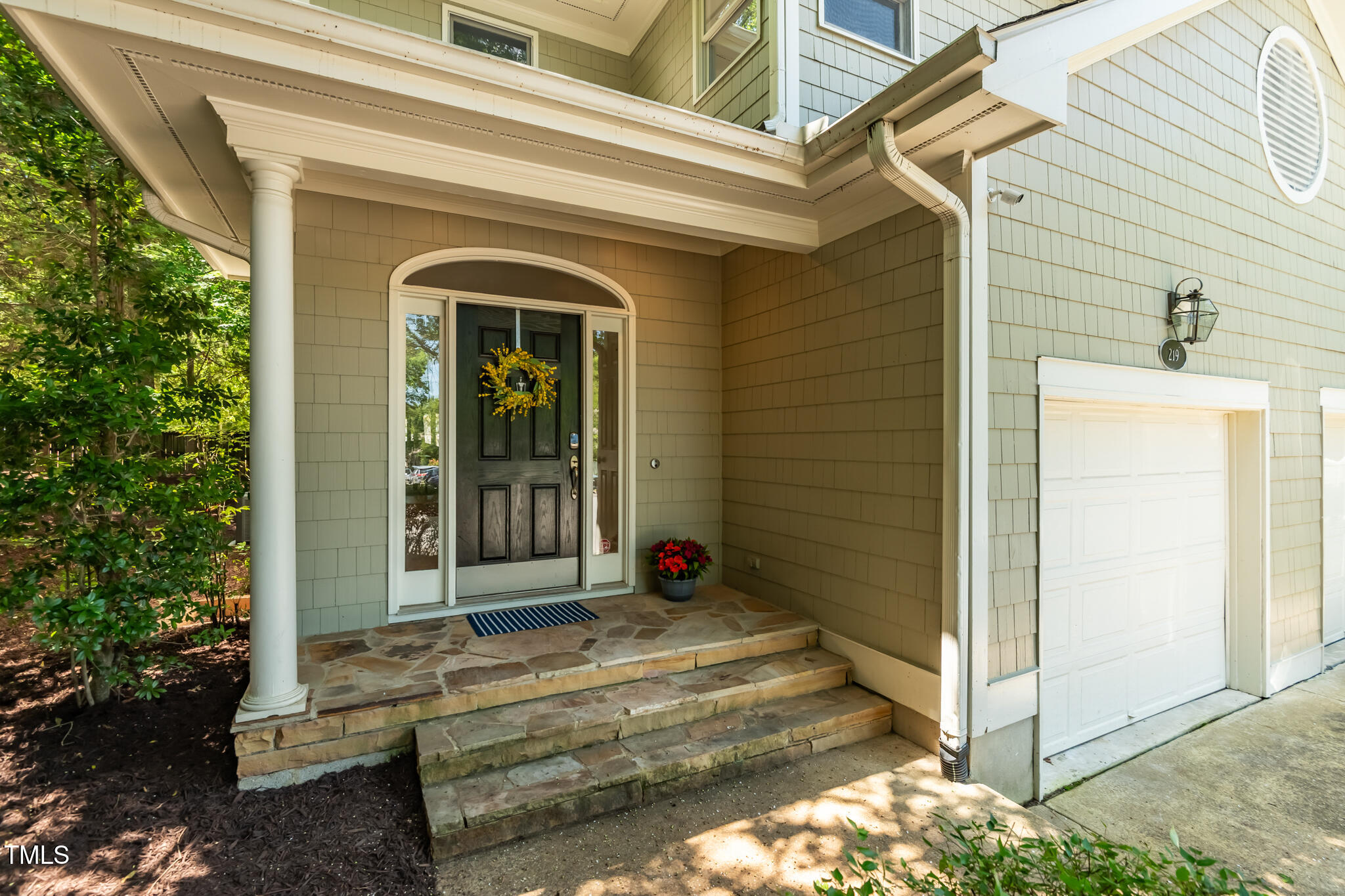 219 W Columbia Place