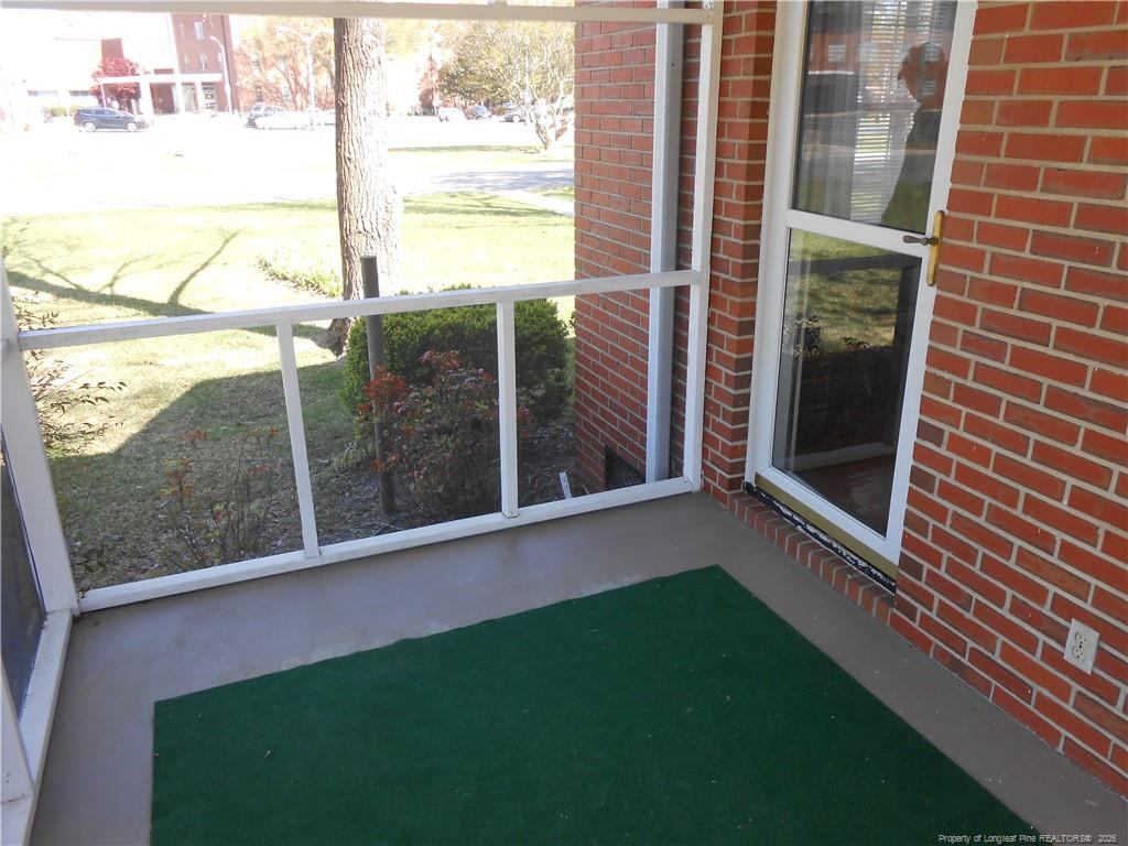 2705 N ROWLAND Avenue