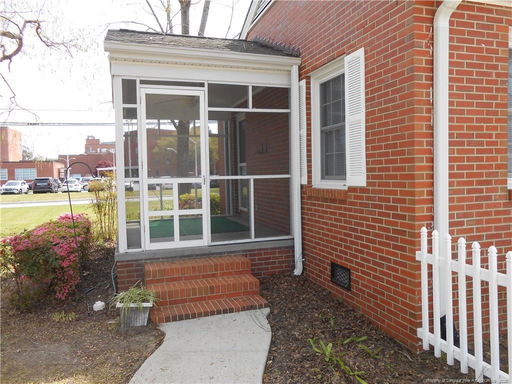 2705 N ROWLAND Avenue