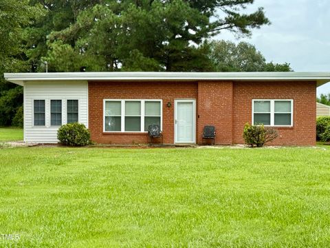 520 Fayetteville Street Newton Grove NC 28366