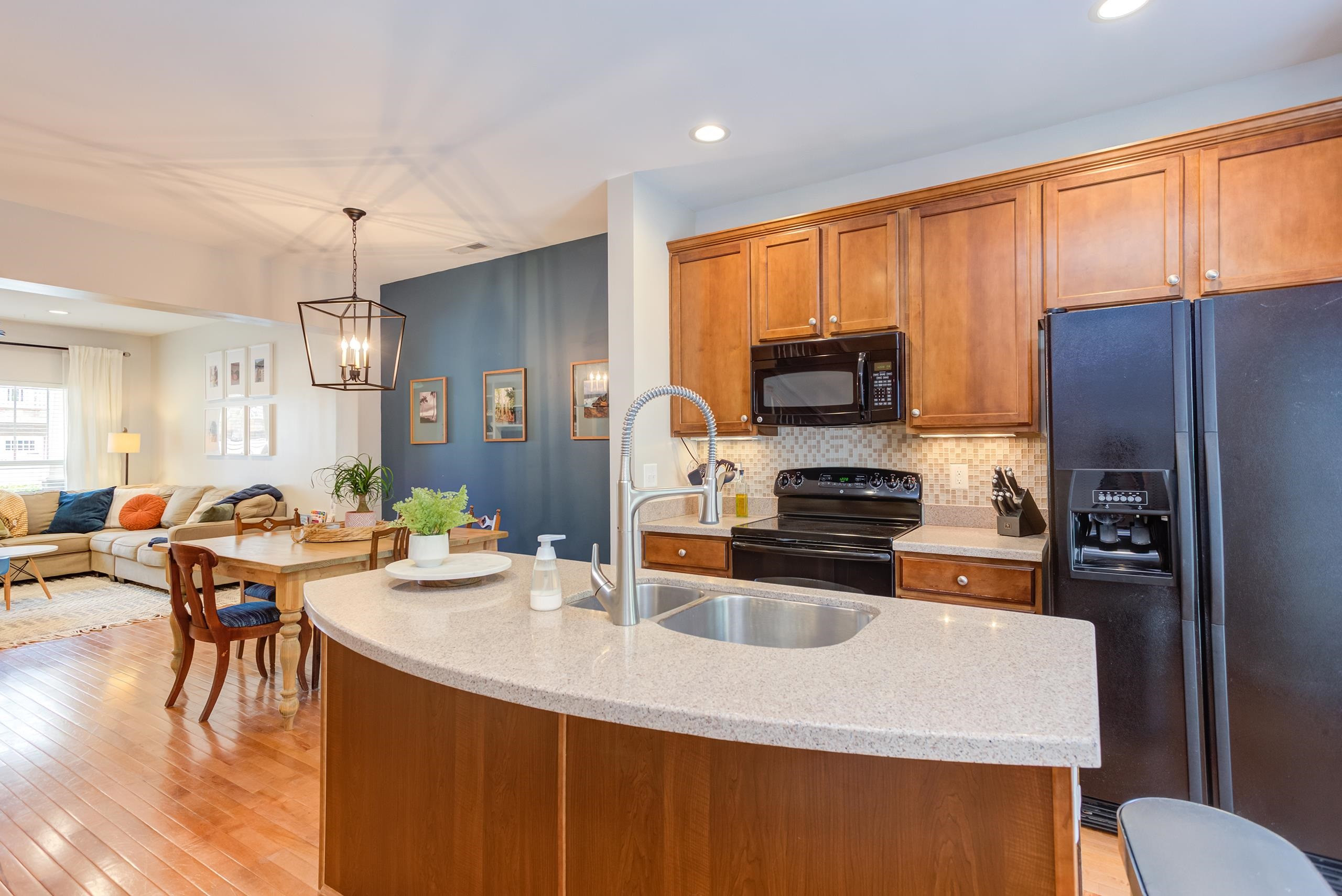 Photo 20 of 46 of 8013 Goldenrain Way townhome