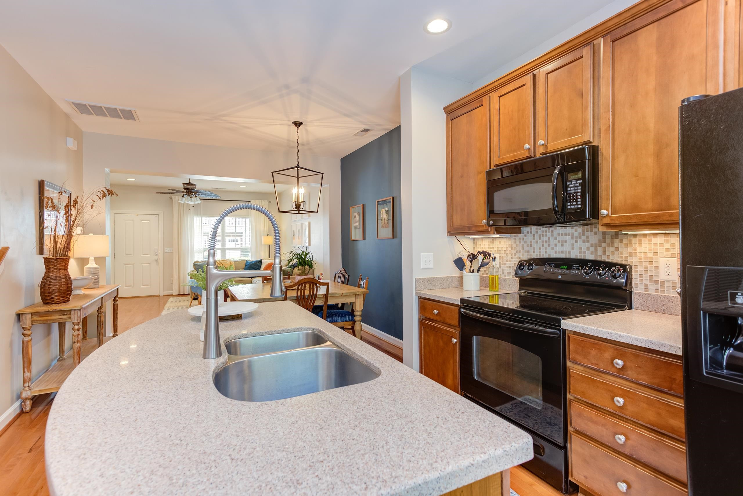 Photo 19 of 46 of 8013 Goldenrain Way townhome