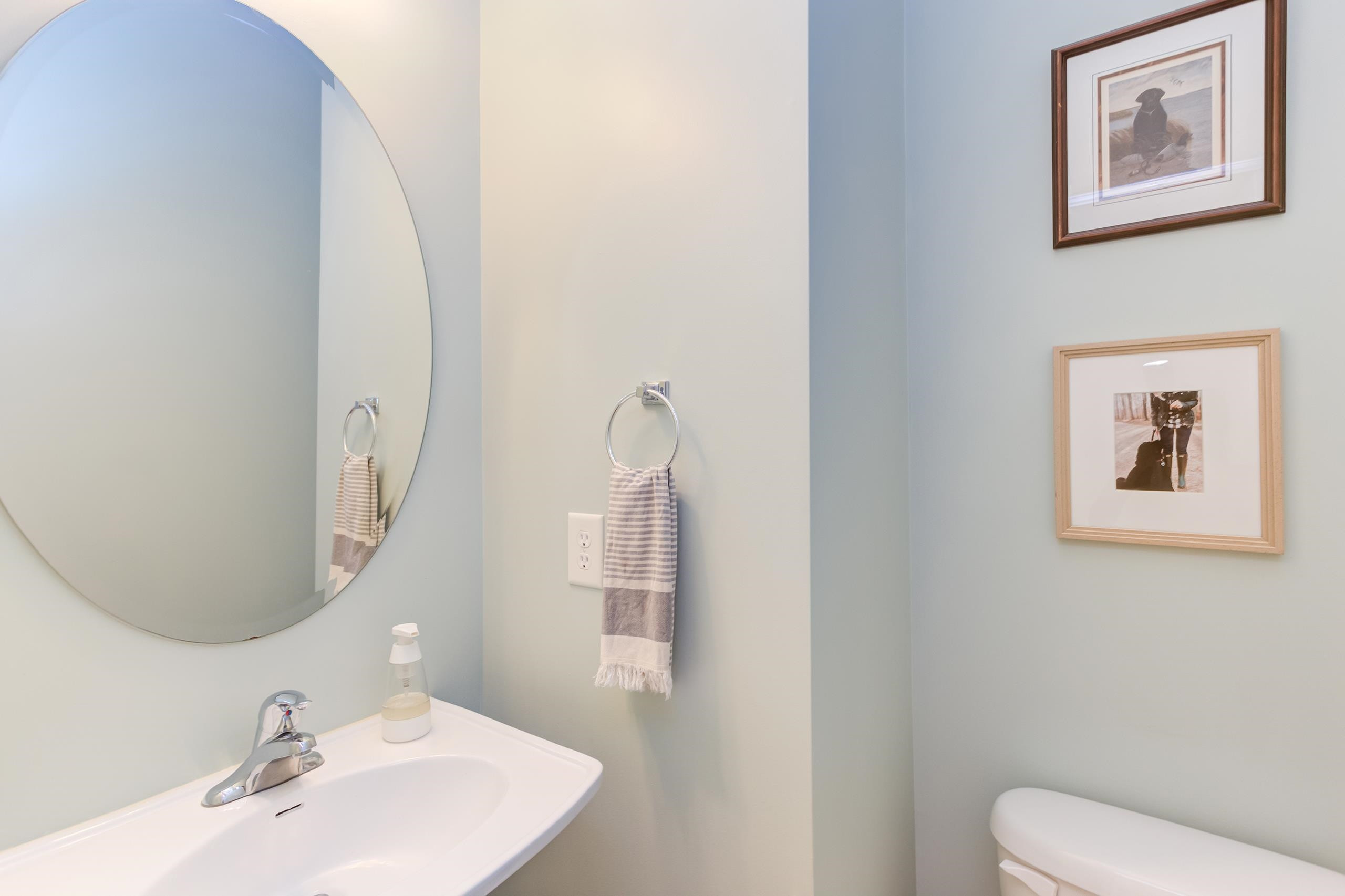 Photo 9 of 46 of 8013 Goldenrain Way townhome