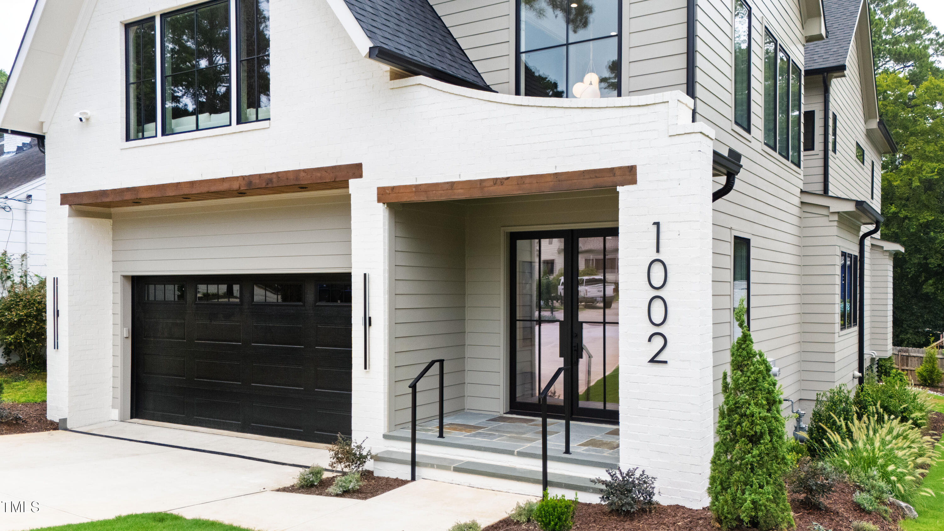 1002 Canterbury Road