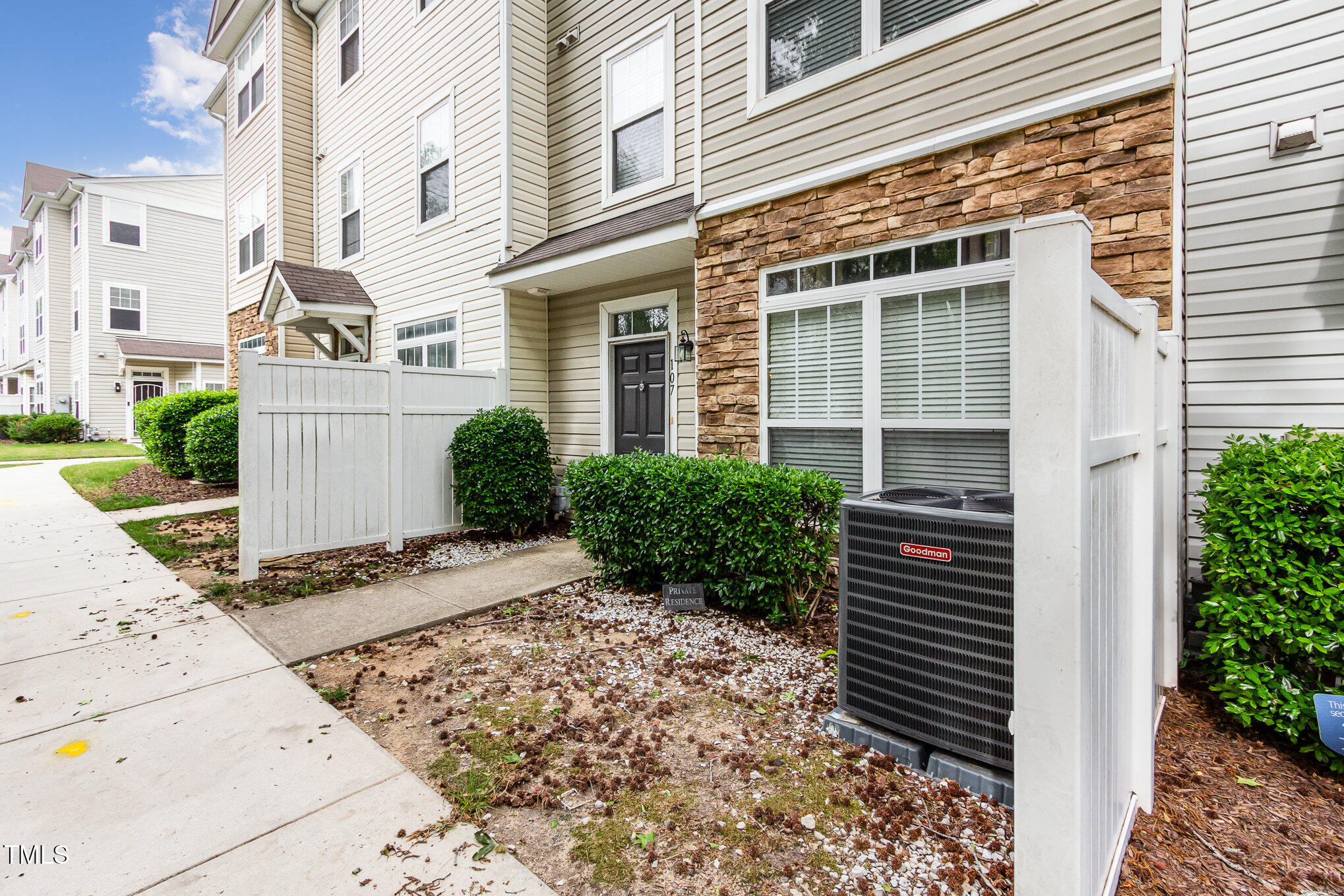 1220 Canyon Rock Court 107