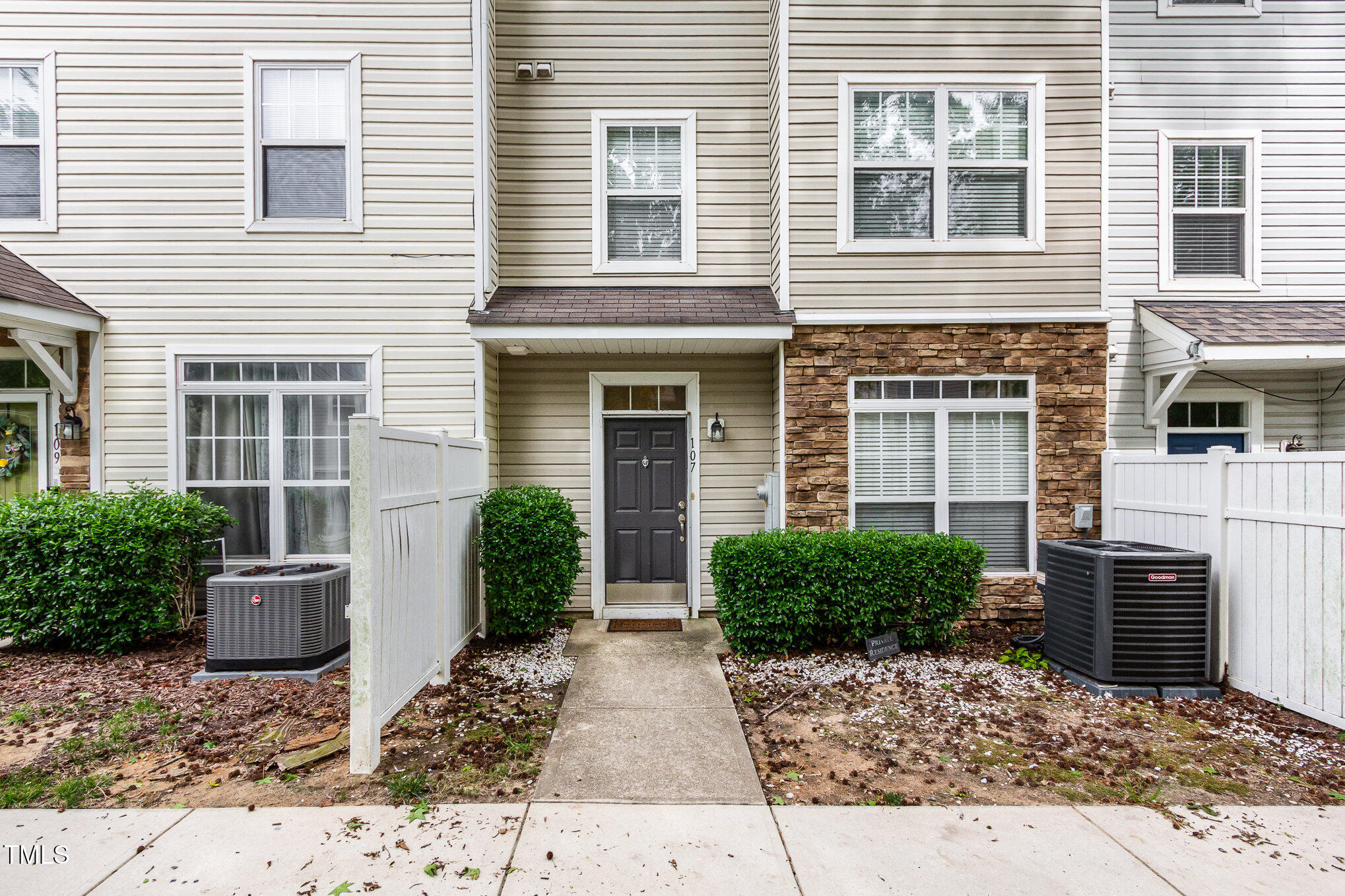 1220 Canyon Rock Court 107