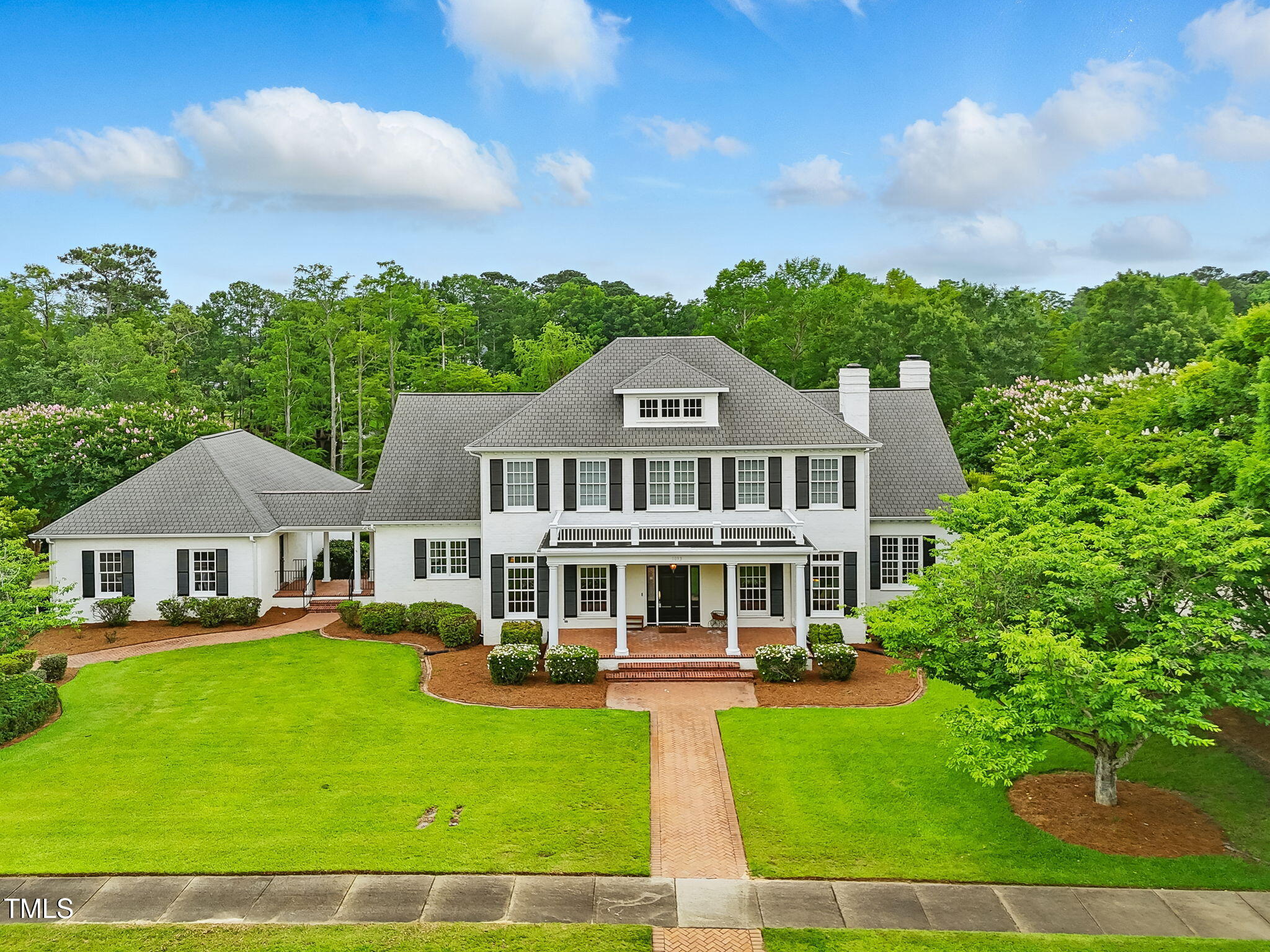 1093 N Lakeside Drive