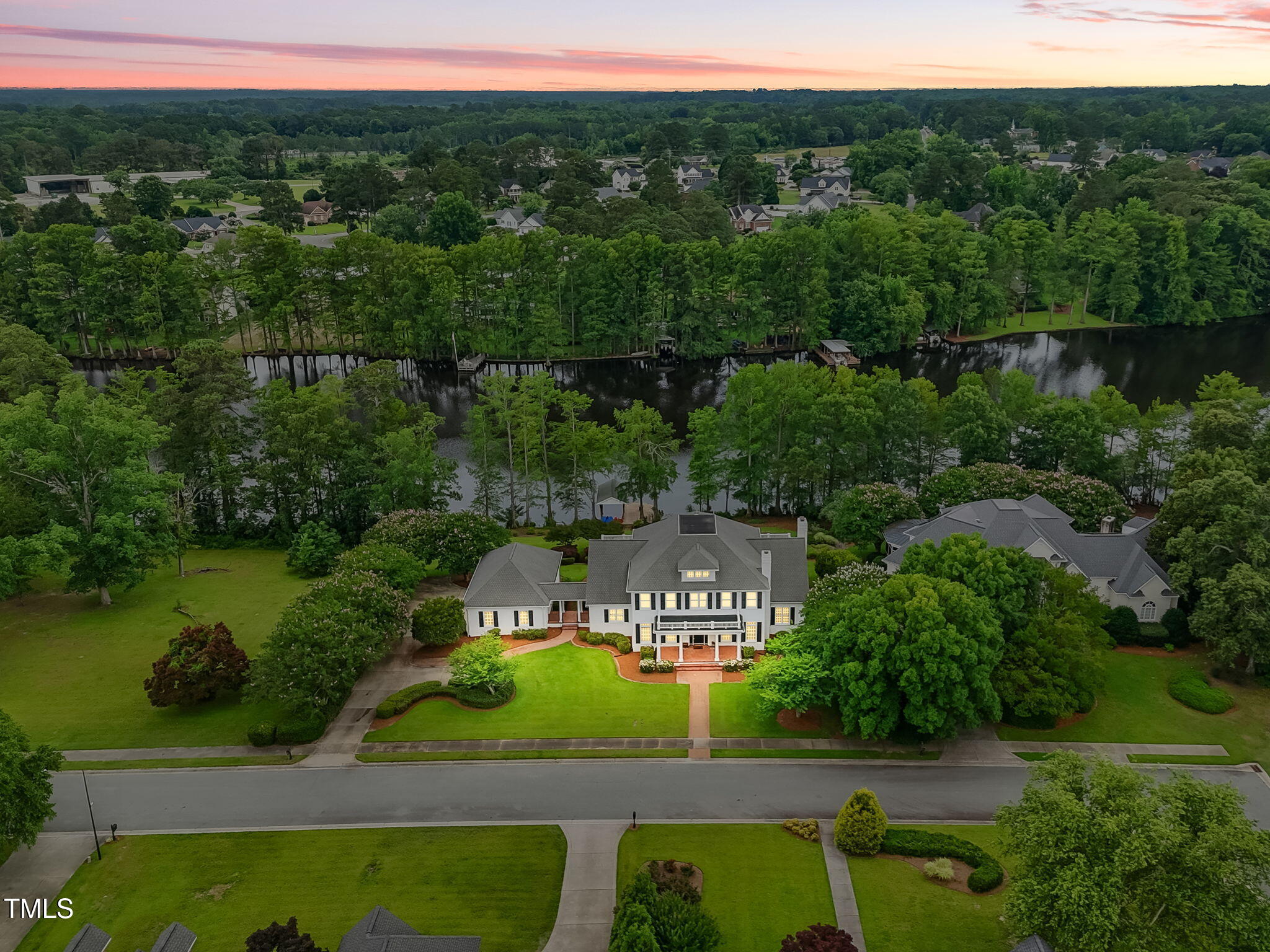 1093 N Lakeside Drive