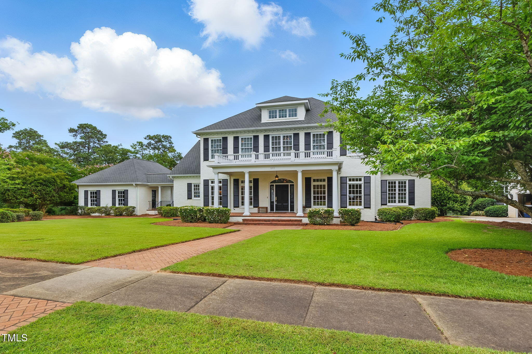 1093 N Lakeside Drive